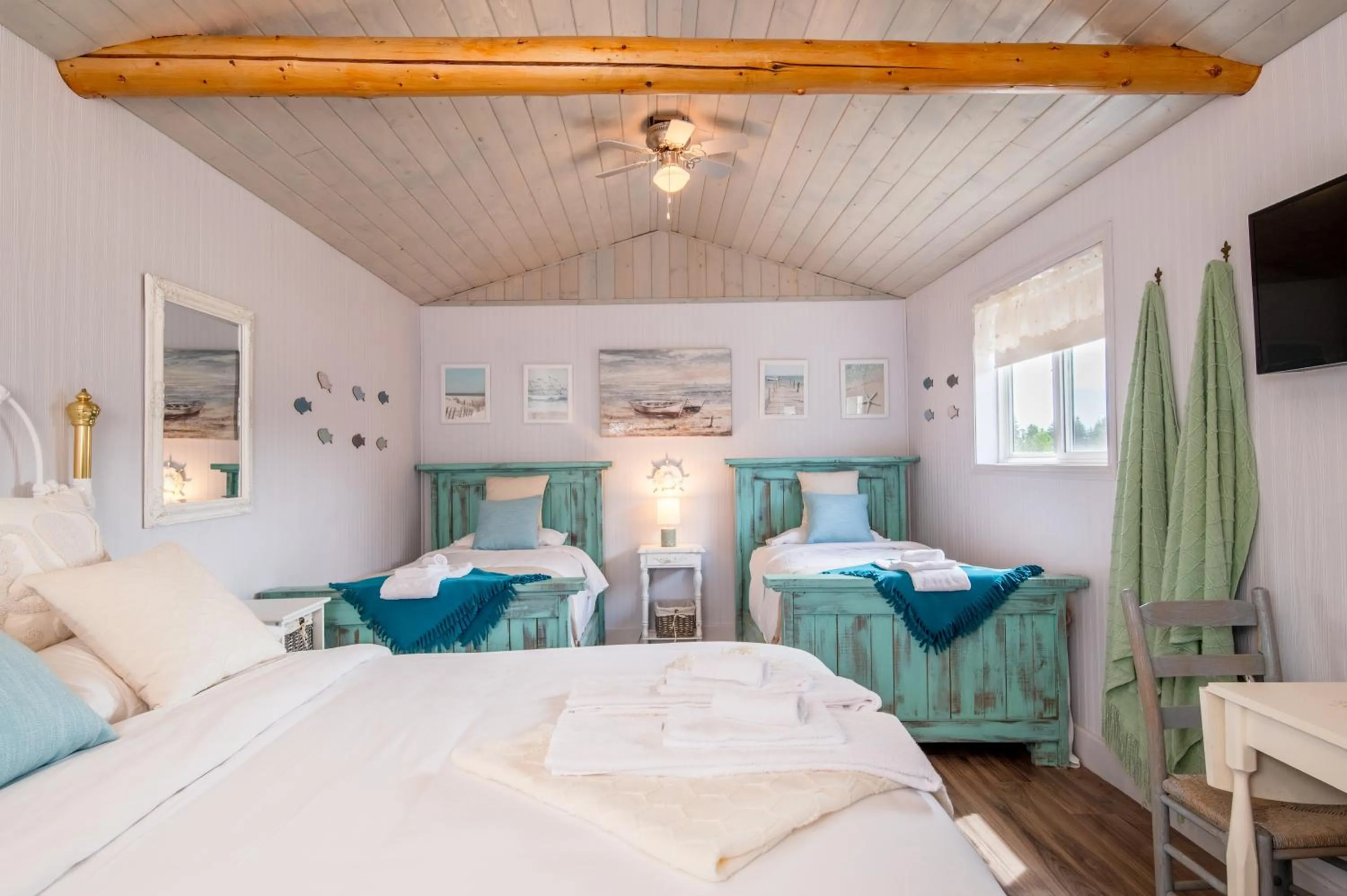 Bed in Prairie Junction Rustic Cabins Stettler