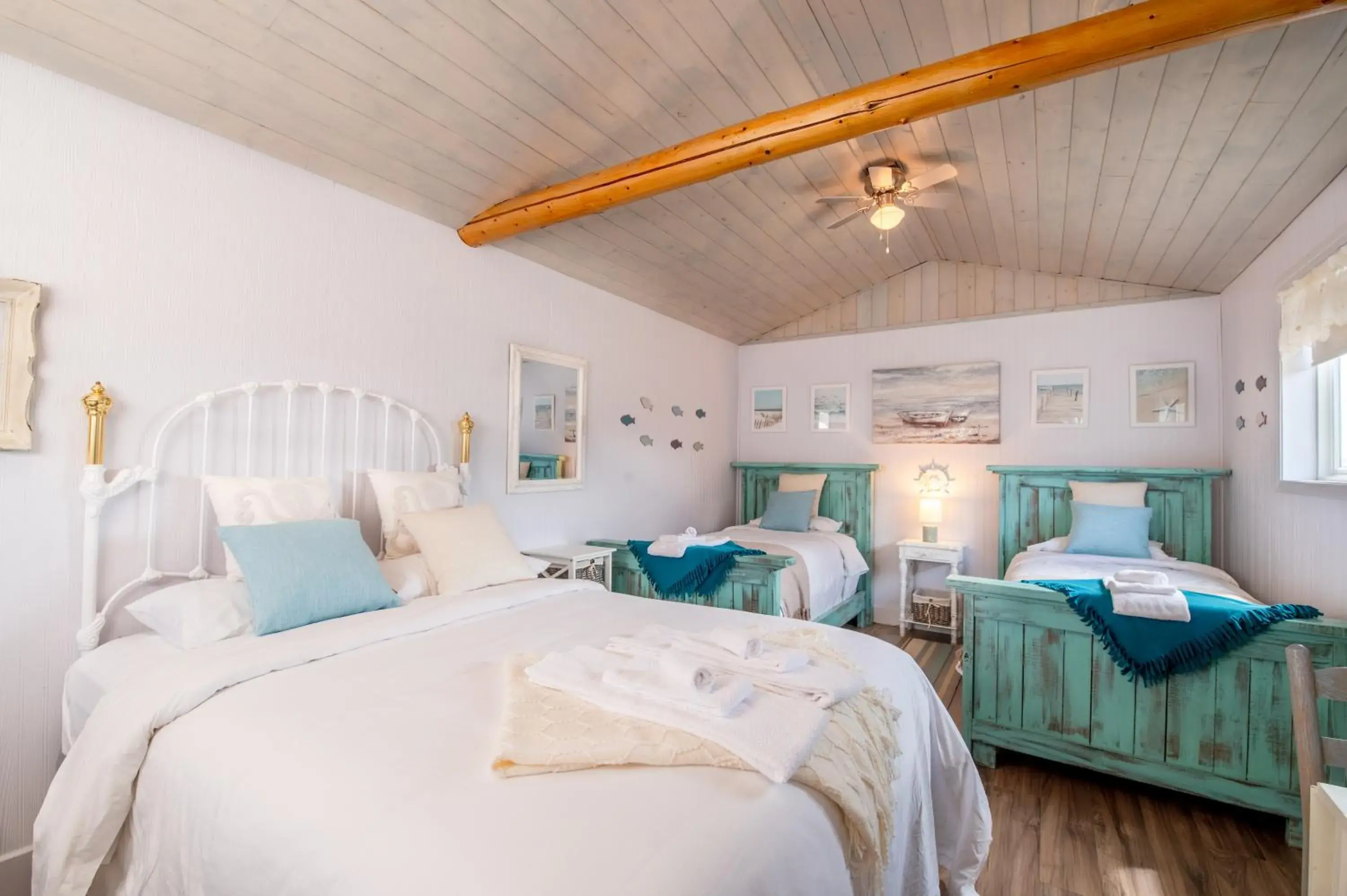 One-Bedroom House in Prairie Junction Rustic Cabins Stettler One-Bedroom House in Prairie Junction Rustic Cabins Stettler