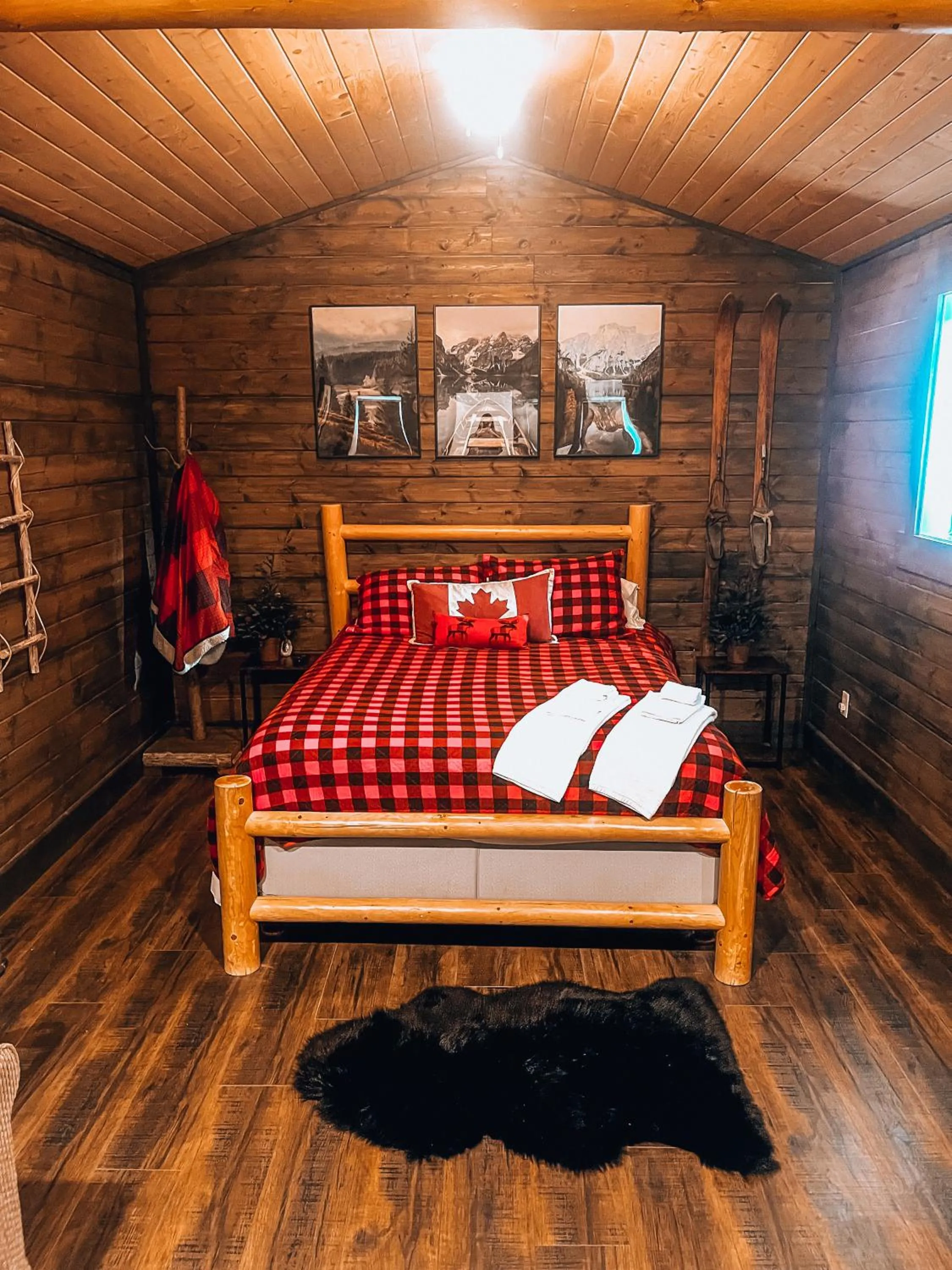 Bed in Prairie Junction Rustic Cabins Stettler