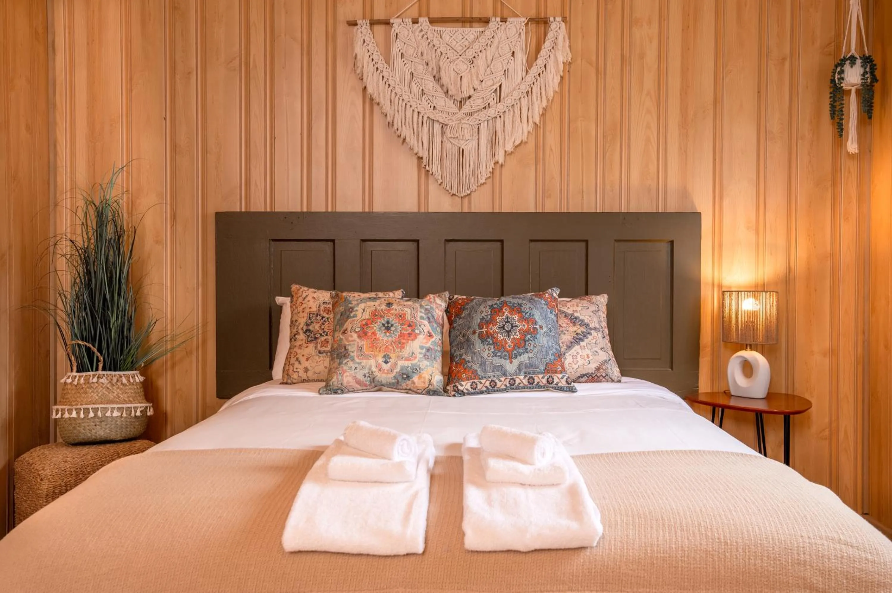 Bed in Prairie Junction Rustic Cabins Stettler
