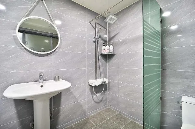 Shower in Daegu Suseong DRAMA