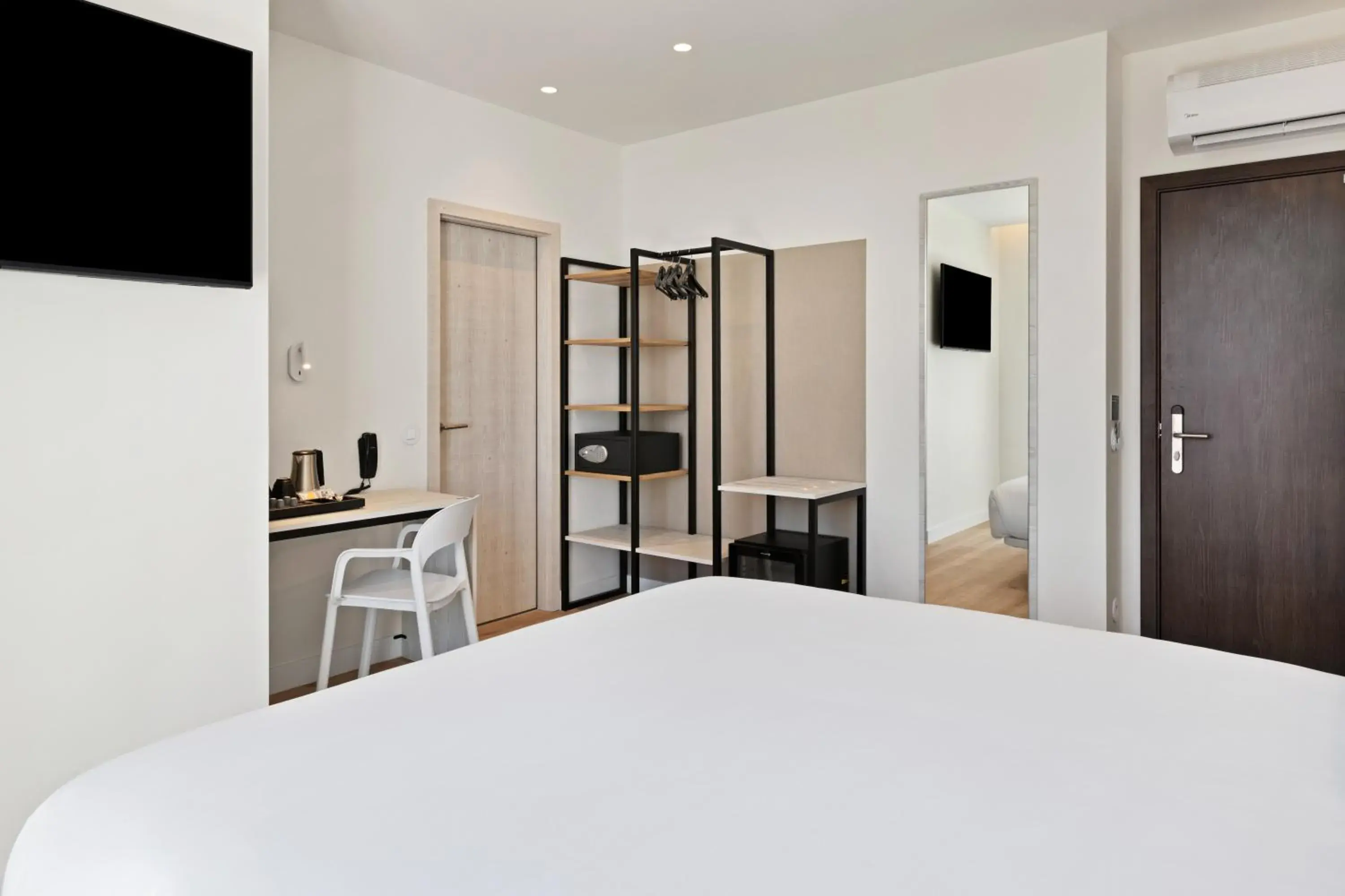 Double Plus Room with Balcony in B&B HOTEL Porto Centro Massarelos Double Plus Room with Balcony in B&B HOTEL Porto Centro Massarelos