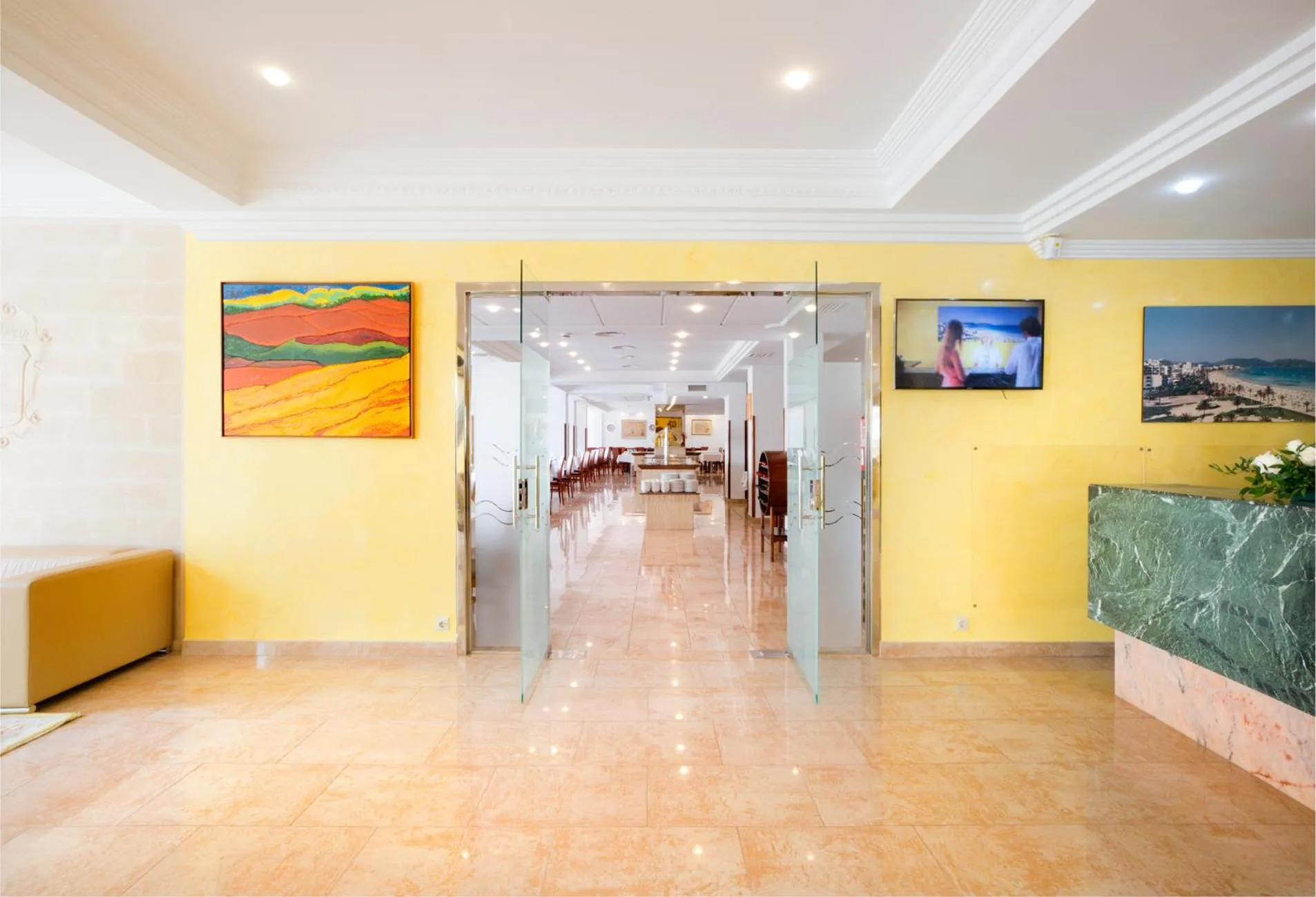 Restaurant/places to eat in Hotel Biniamar