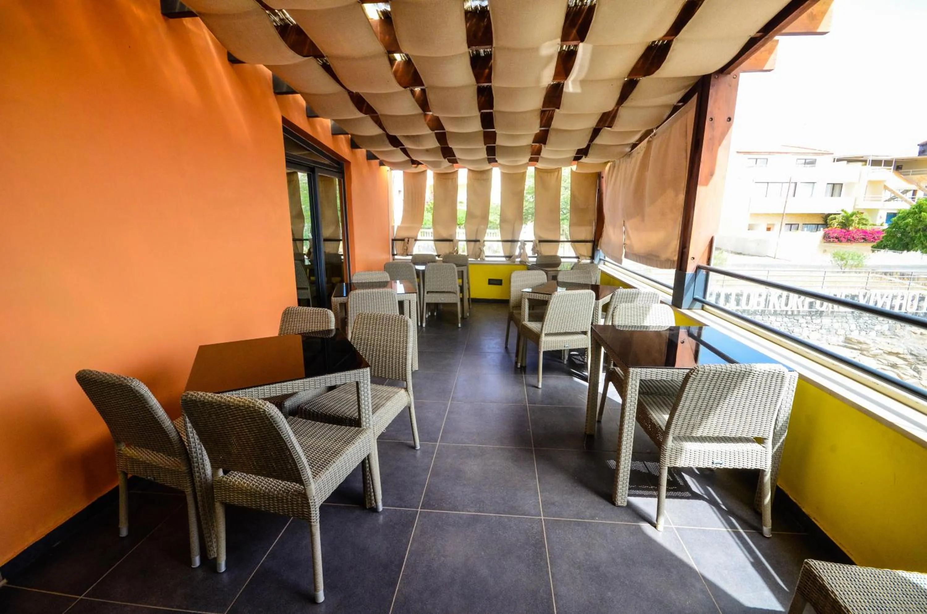 Food and drinks in Vivi Hotel