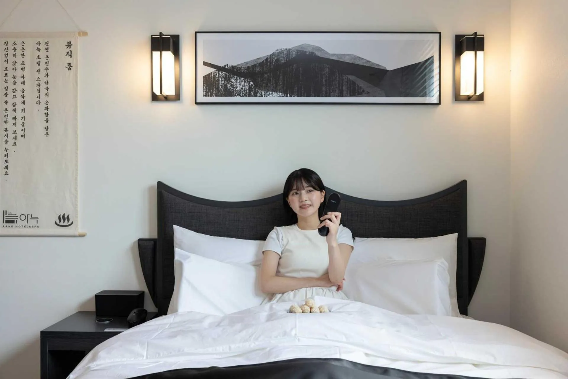 Photo of the whole room, Bed in Anook Hotel and Spa Daejeon Yuseong