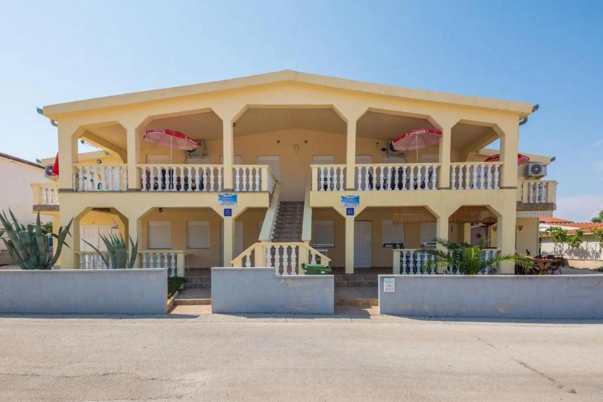 Property building in Apartments Delic-Pejic