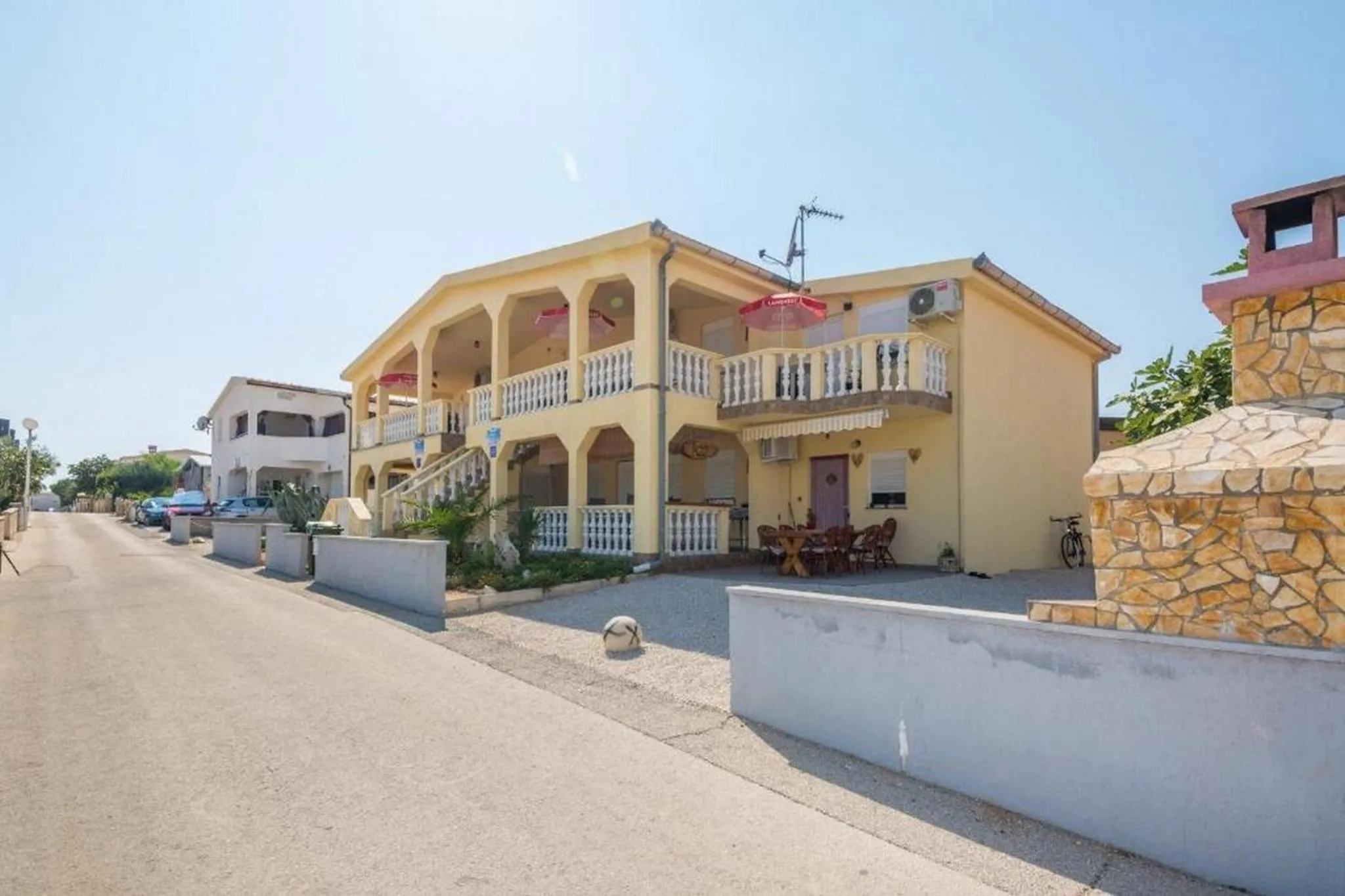 Property building in Apartments Delic-Pejic