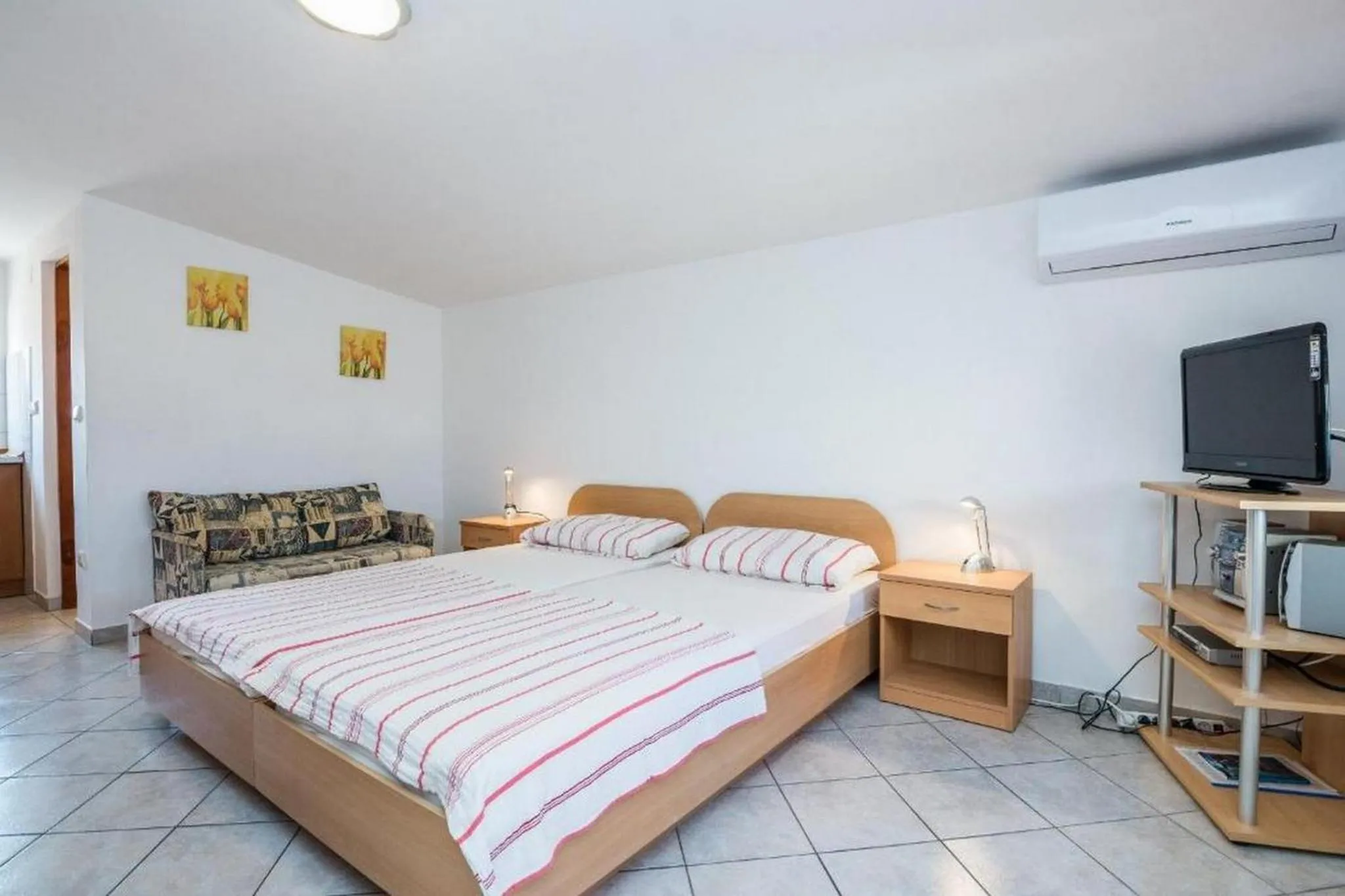 TV and multimedia, Bed in Apartments Delic-Pejic