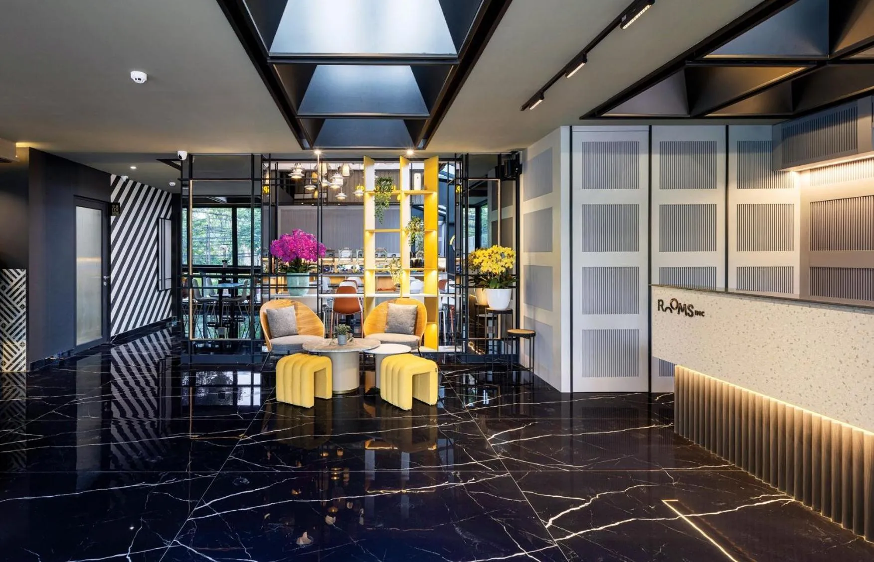 Lobby or reception in ROOMS INC Sudirman Jakarta
