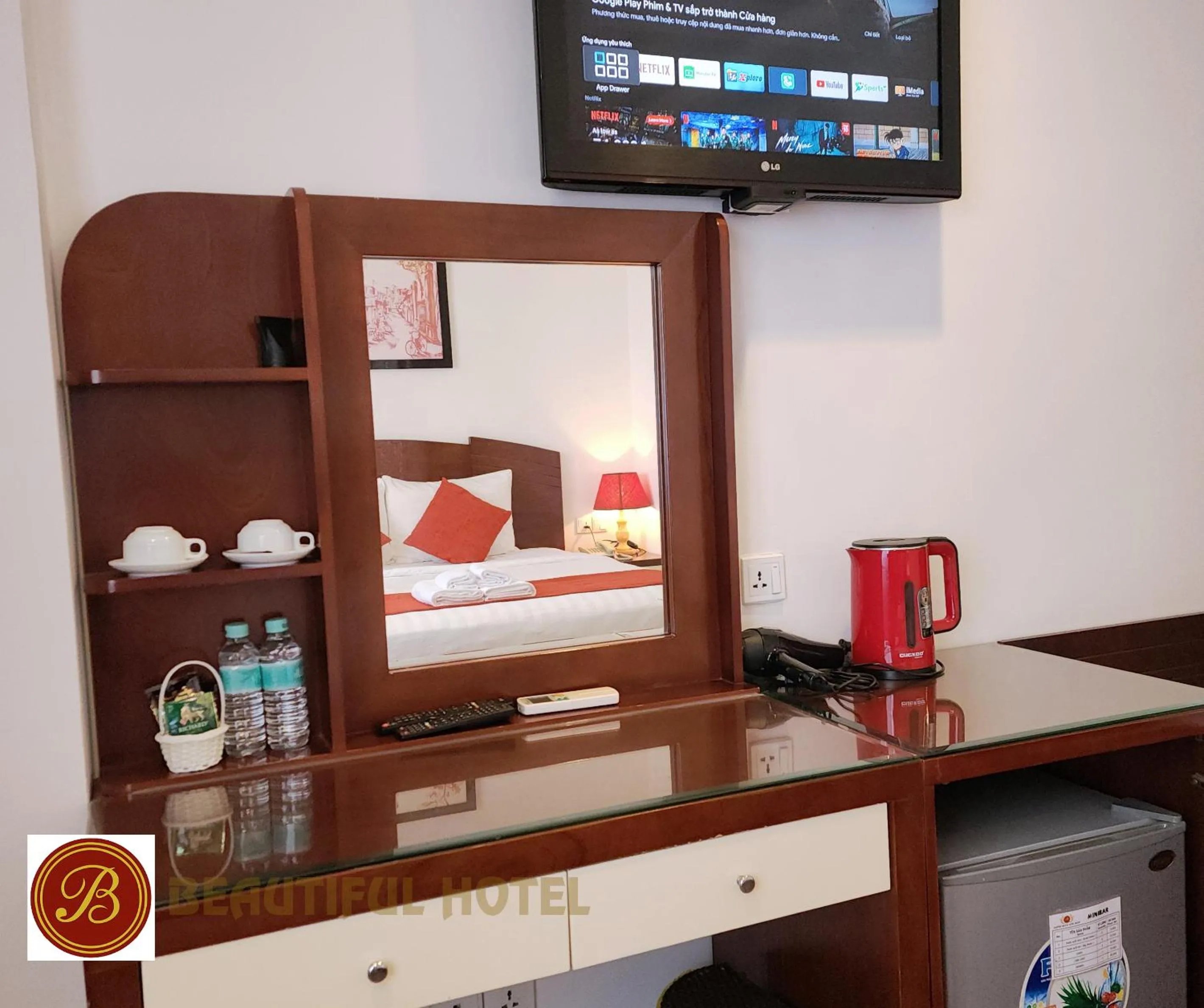 TV and multimedia, Bed in Beautiful Hotel Bui vien