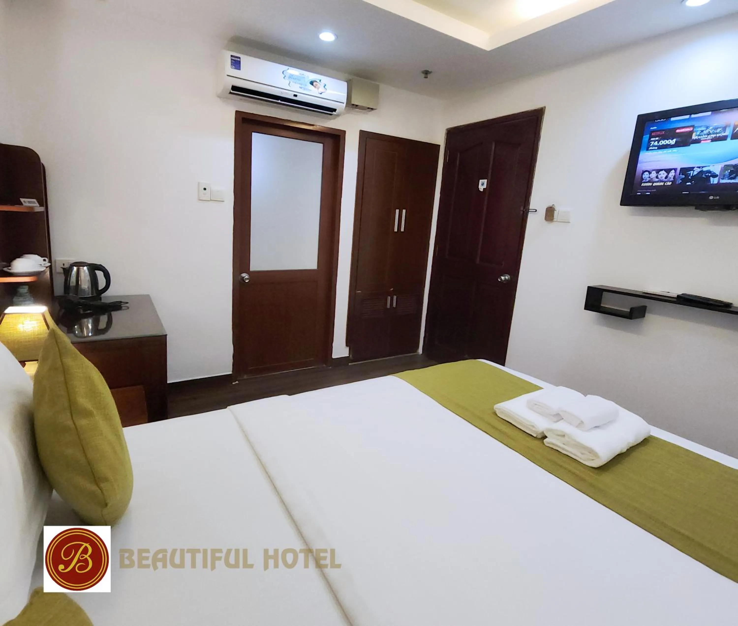 Bed in Beautiful Hotel Bui vien