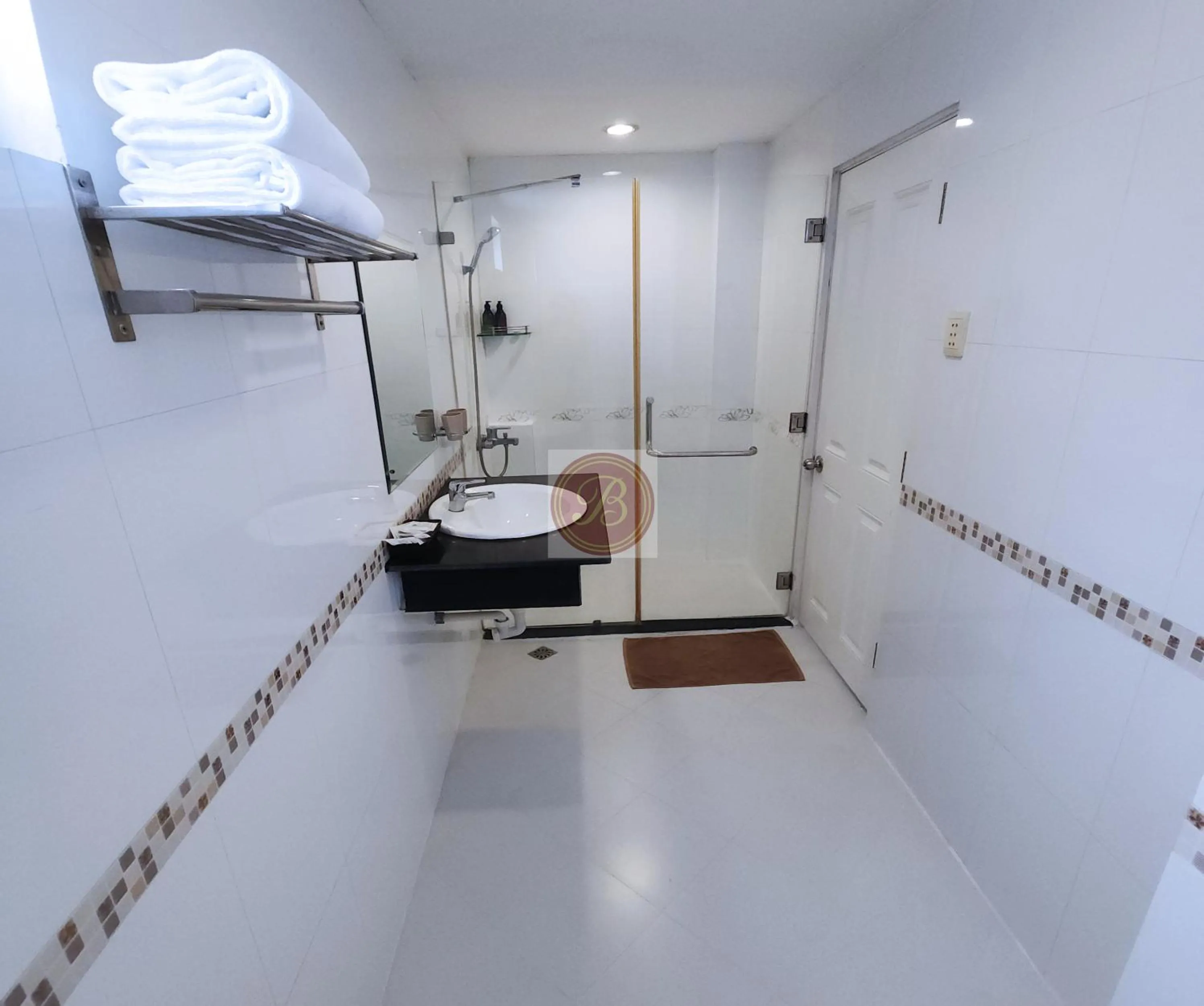 Shower in Beautiful Hotel Bui vien
