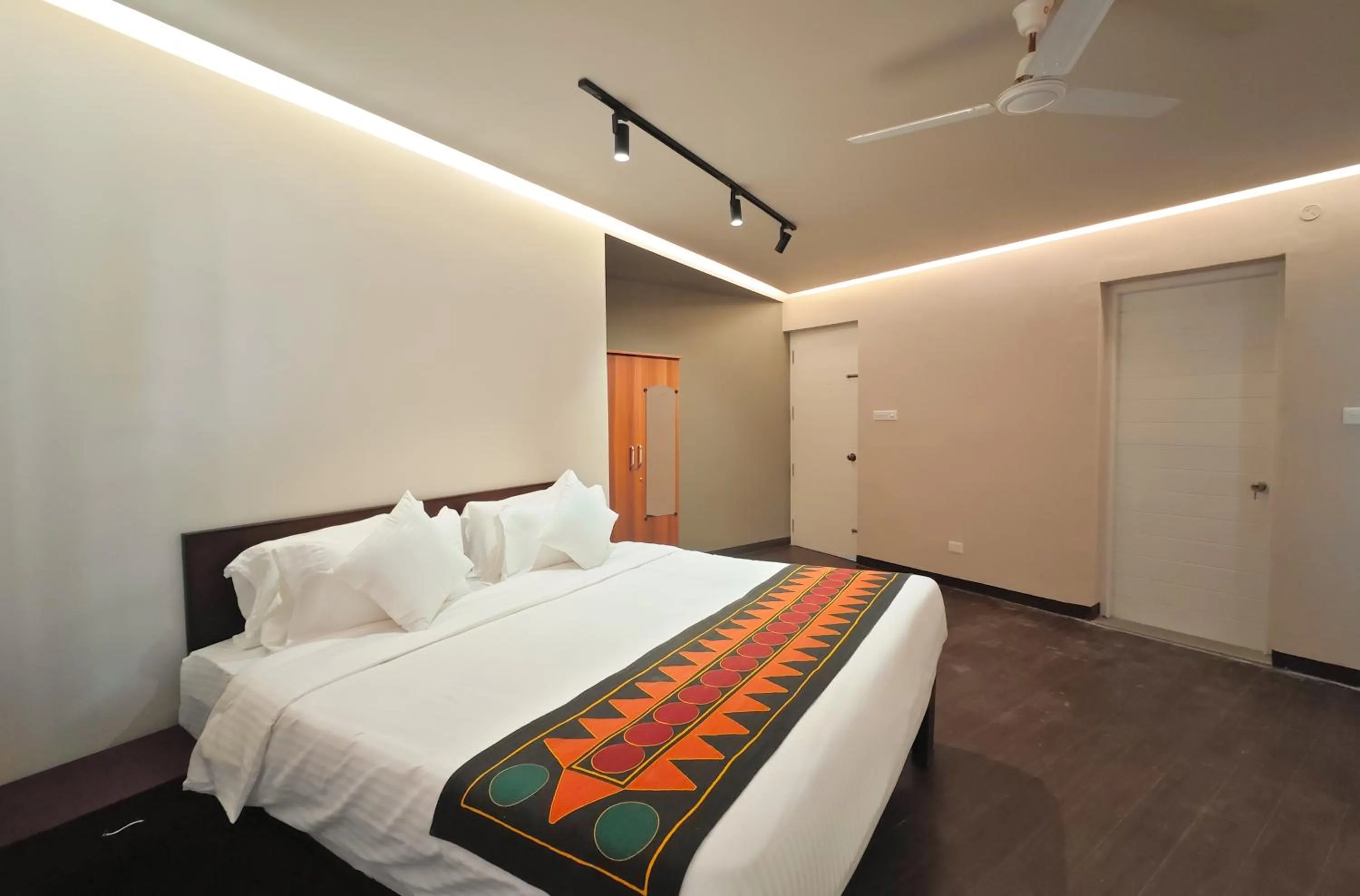 Bedroom, Bed in Ibex Resorts, Coonoor - Tapas