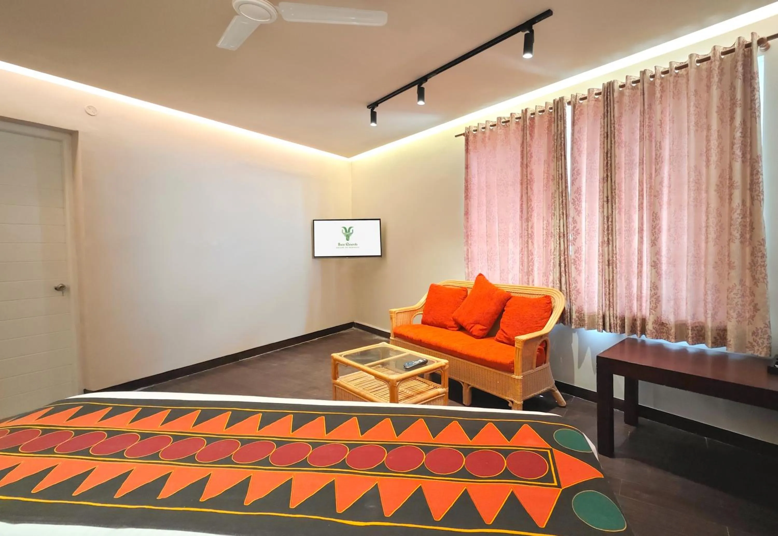 TV and multimedia, Bed in Ibex Resorts, Coonoor - Tapas