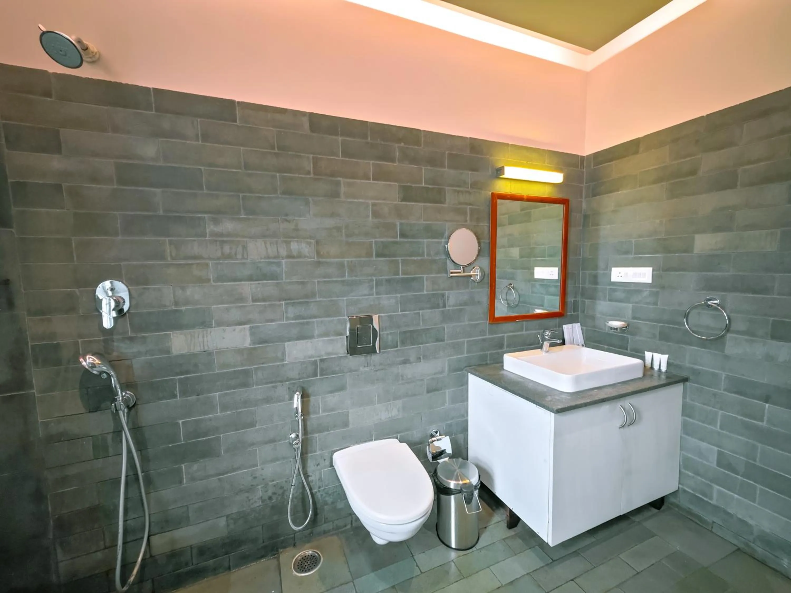 Shower in Ibex Resorts, Coonoor - Tapas