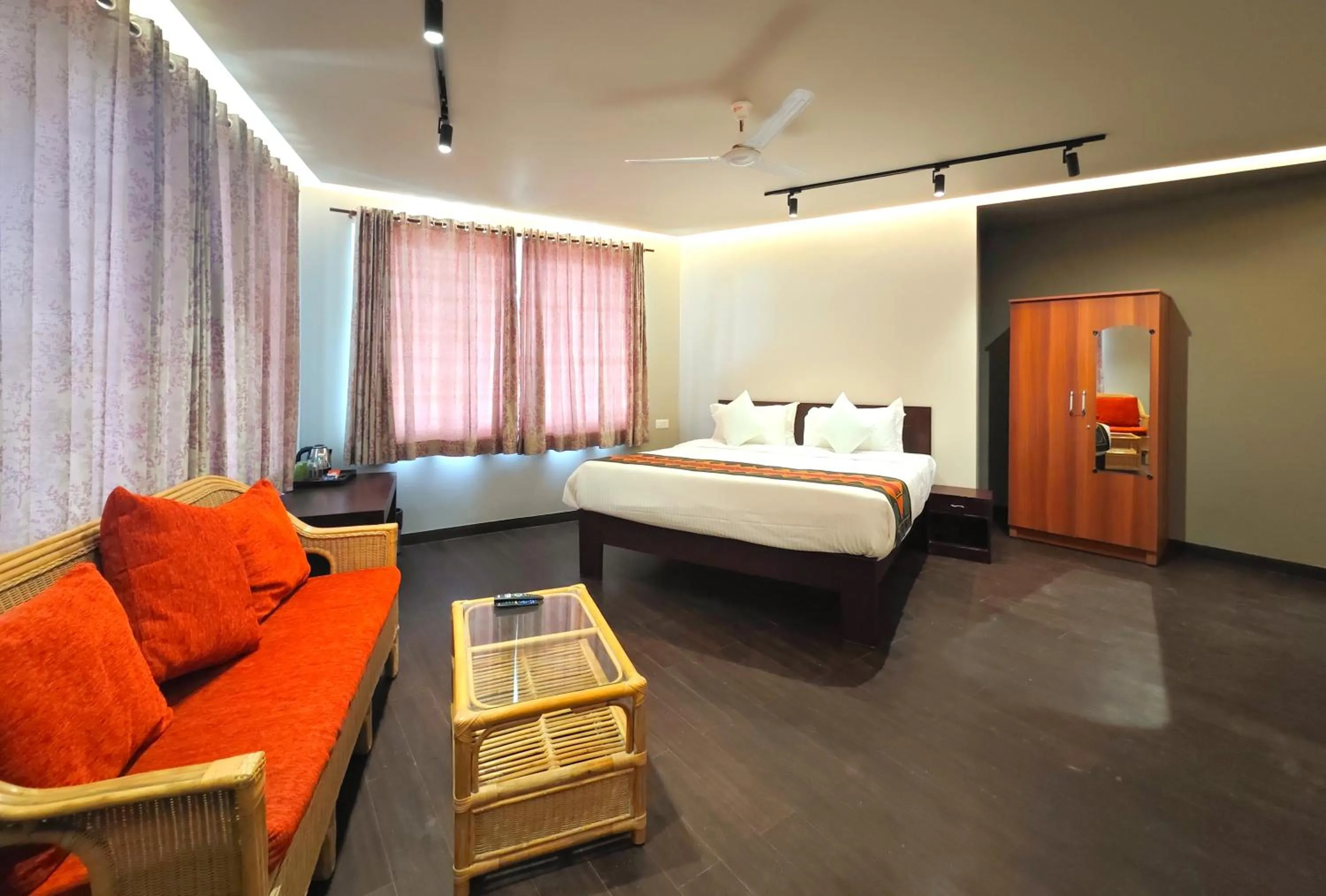 Seating area, Bed in Ibex Resorts, Coonoor - Tapas