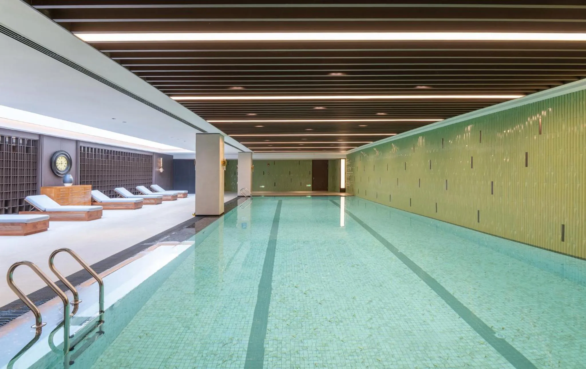 Swimming pool in InterContinental Hotels Shanghai Jing'An Ser Apt.by IHG