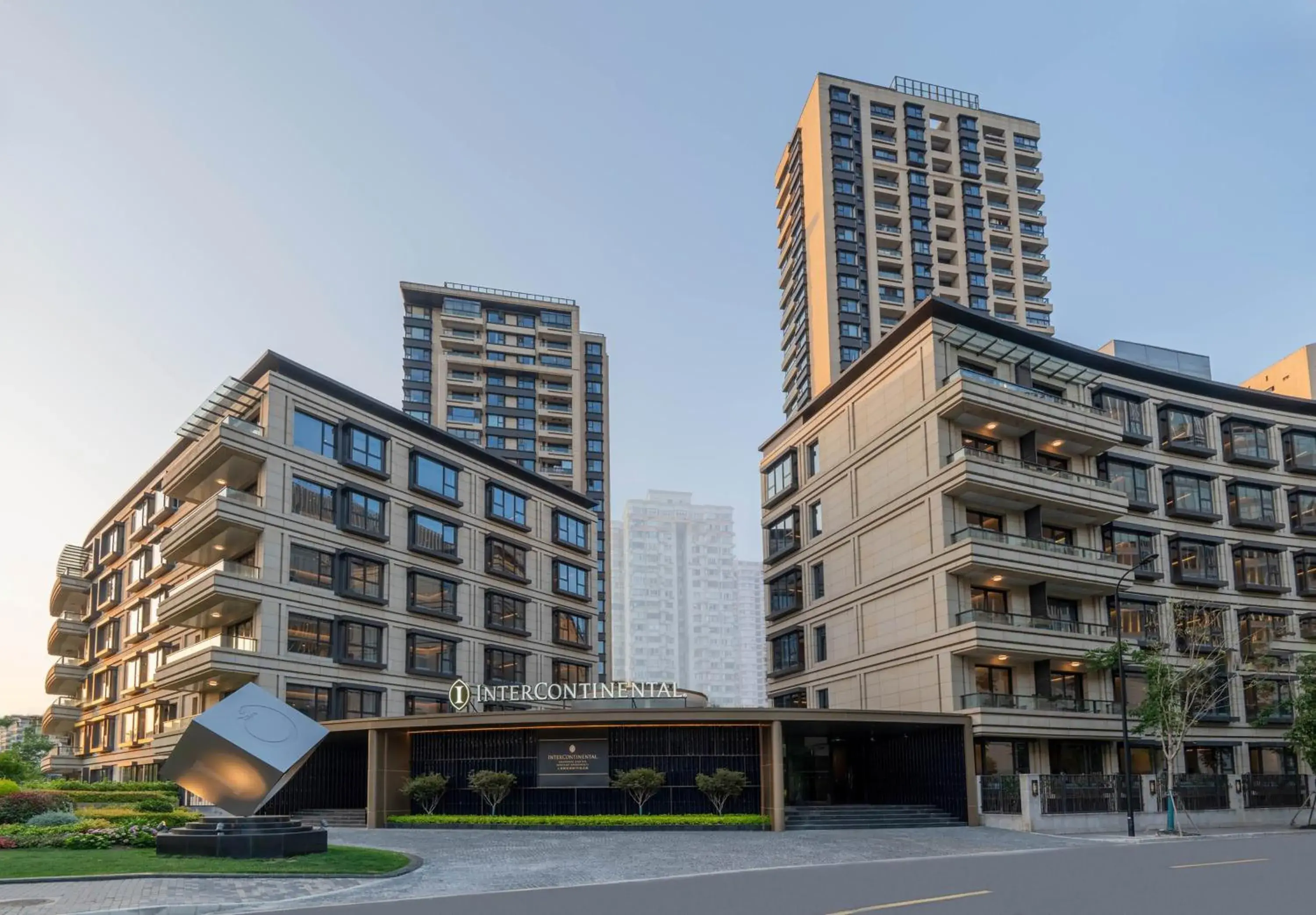 Property building in InterContinental Hotels Shanghai Jing'An Ser Apt.by IHG Property building in InterContinental Hotels Shanghai Jing'An Ser Apt.by IHG