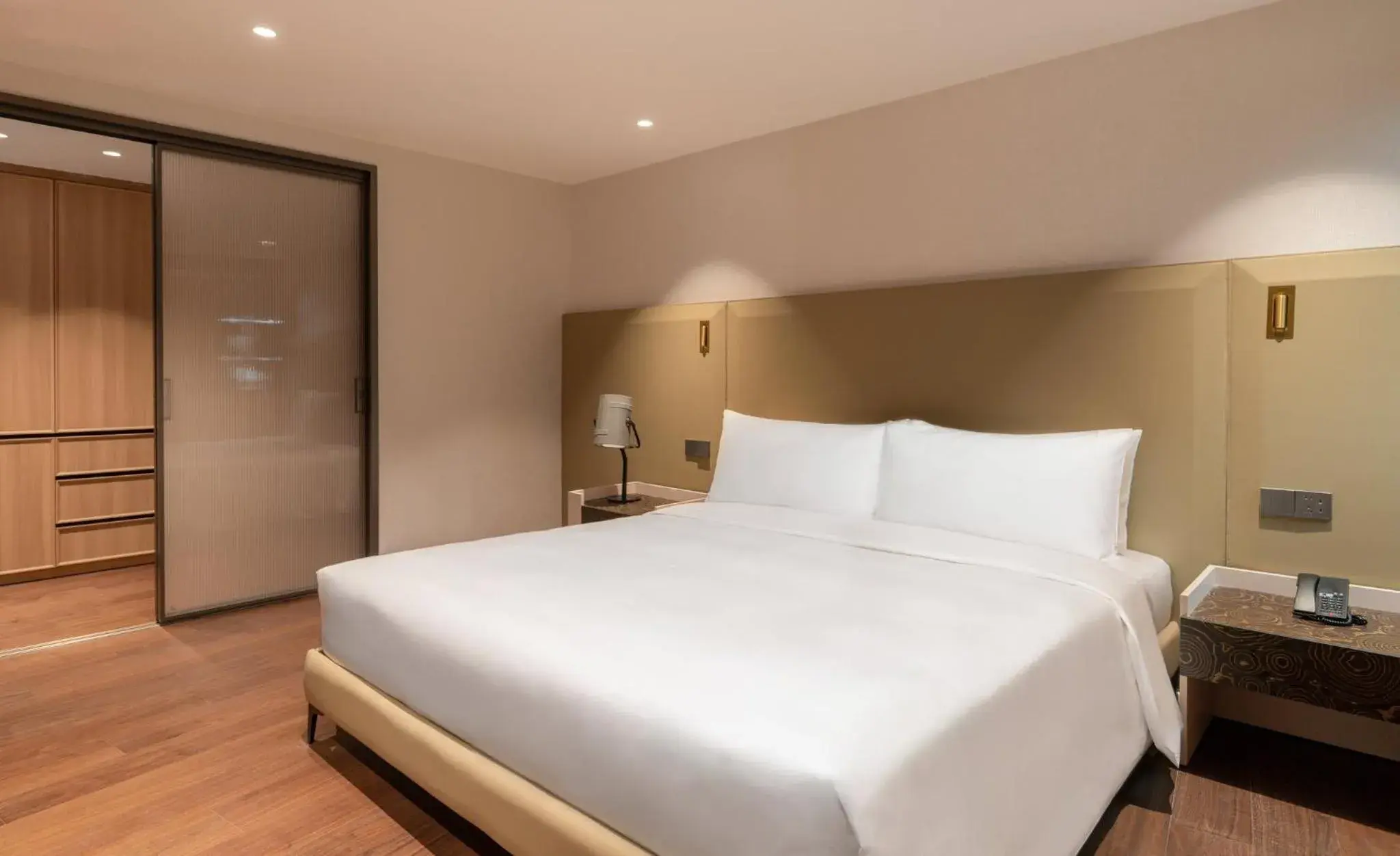 Photo of the whole room, Bed in InterContinental Hotels Shanghai Jing'An Ser Apt.by IHG Photo of the whole room, Bed in InterContinental Hotels Shanghai Jing'An Ser Apt.by IHG