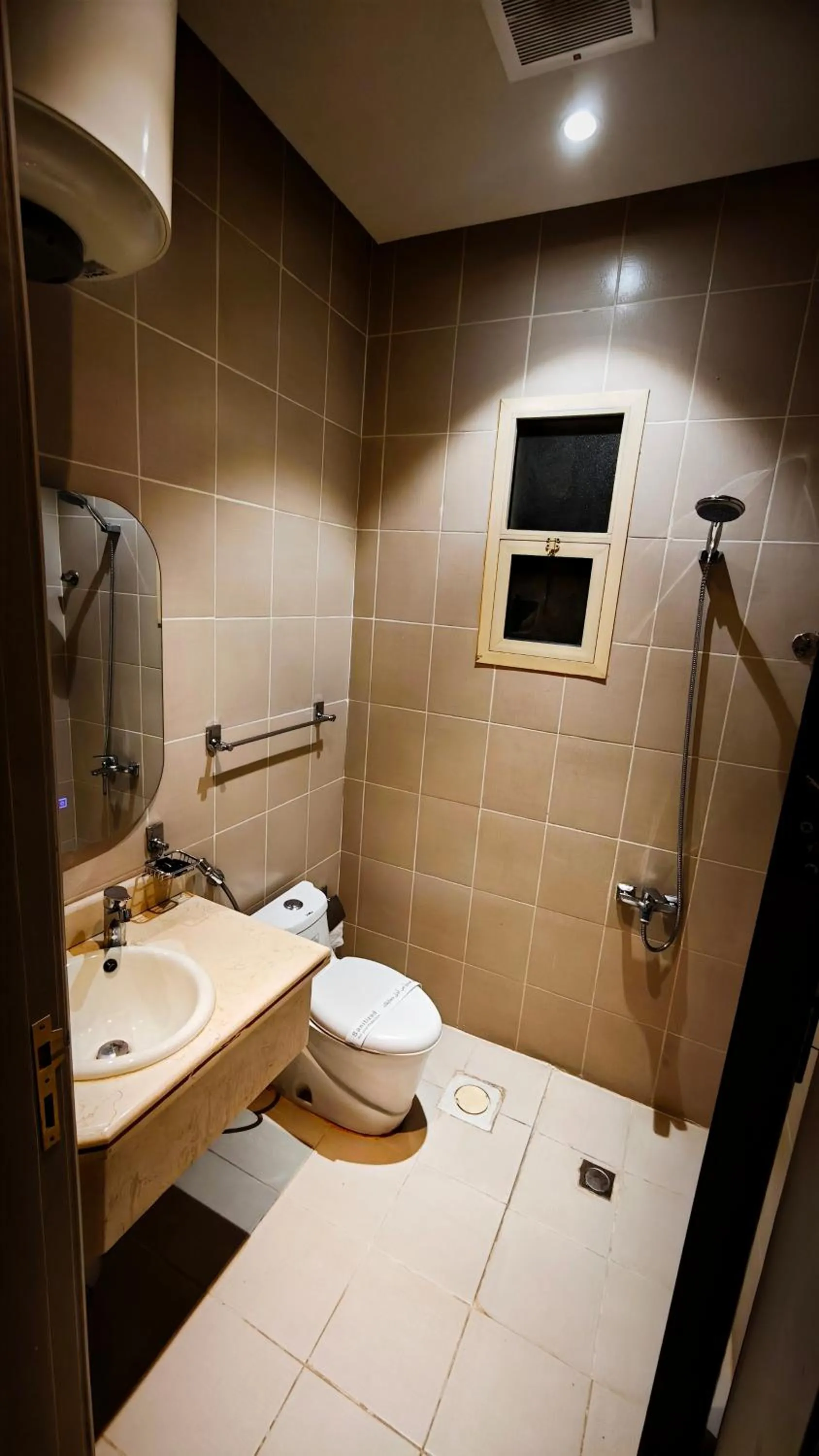 Shower in Land Walk Al Aqiq