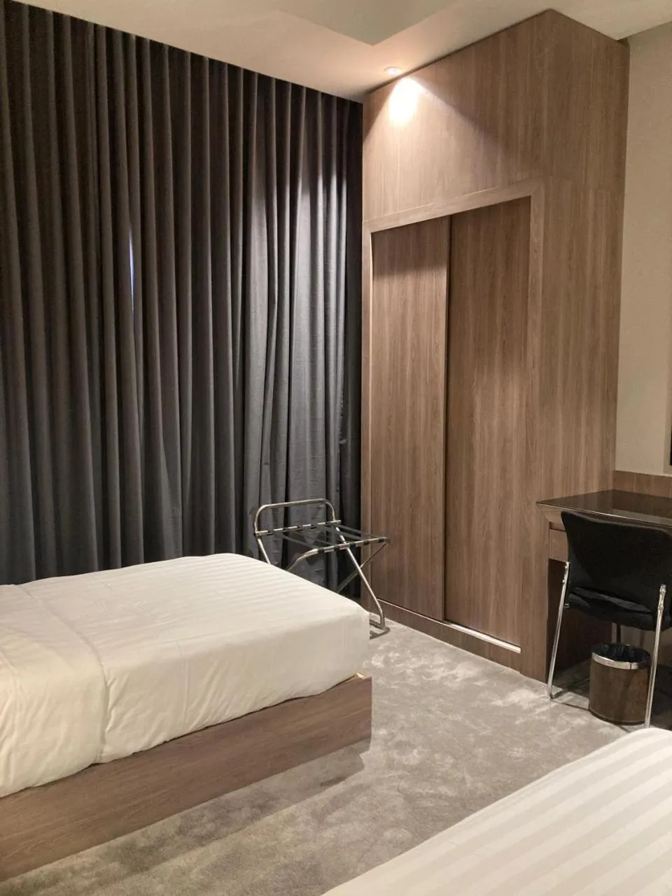 Bed in Land Walk Al Aqiq