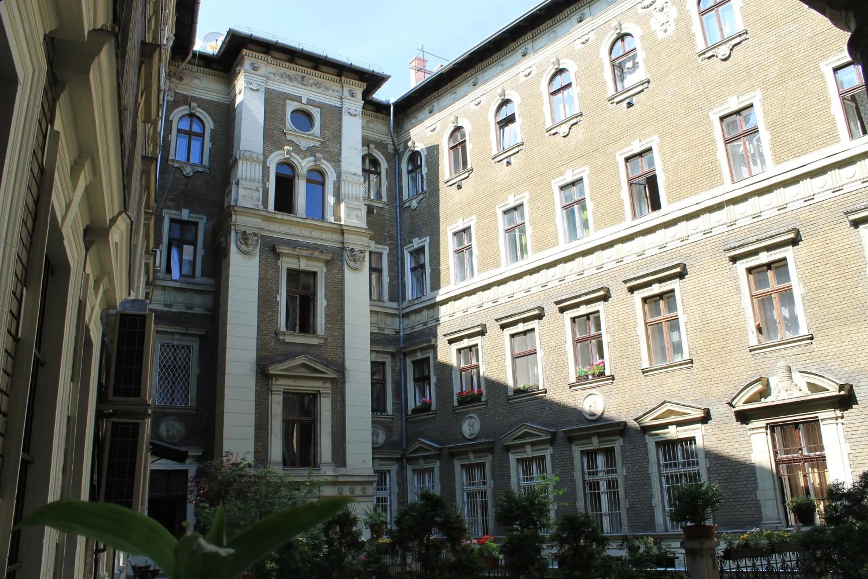Garden view in Omega Guesthouse Budapest