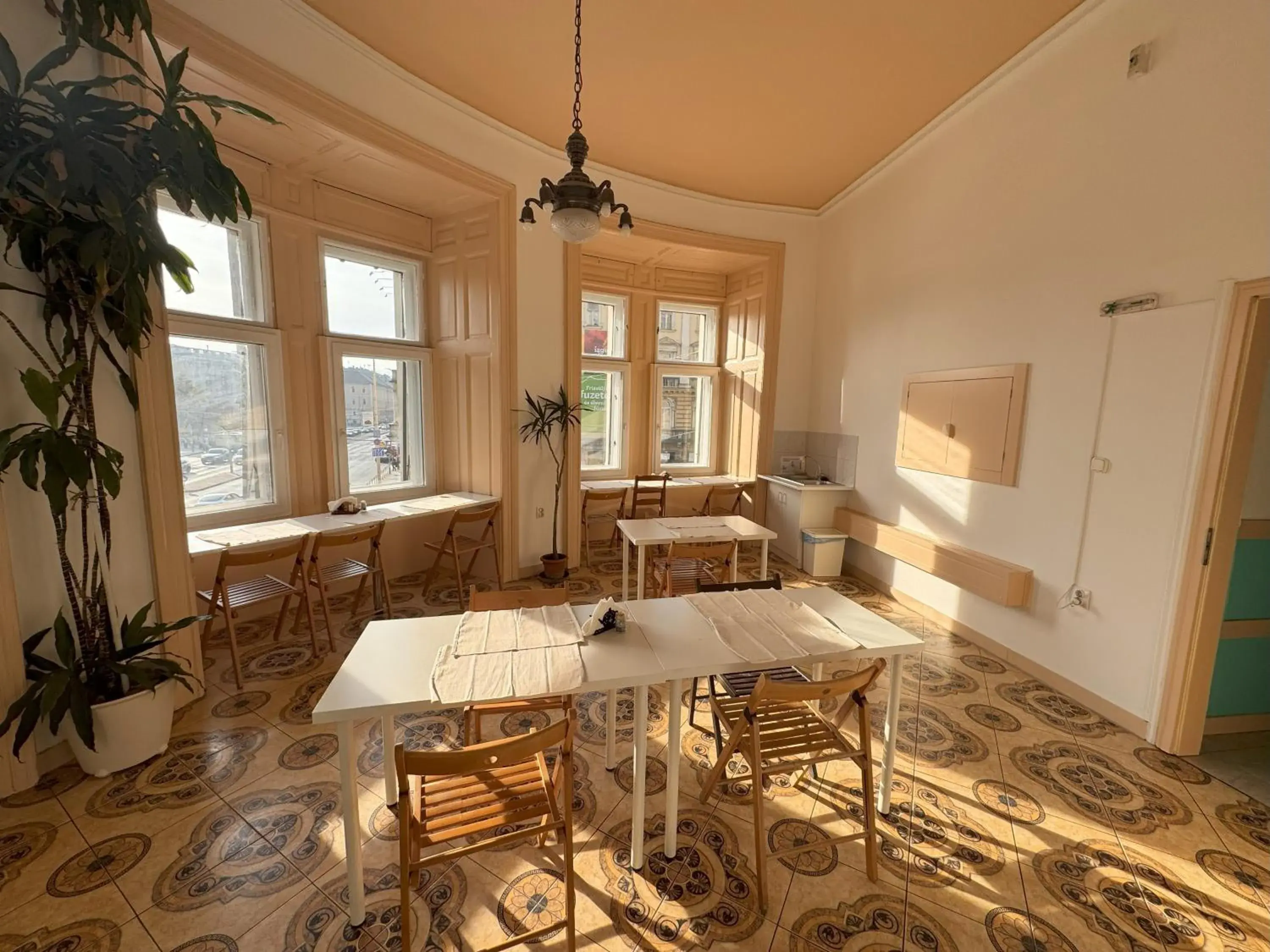 Restaurant/places to eat in Omega Guesthouse Budapest Restaurant/places to eat in Omega Guesthouse Budapest