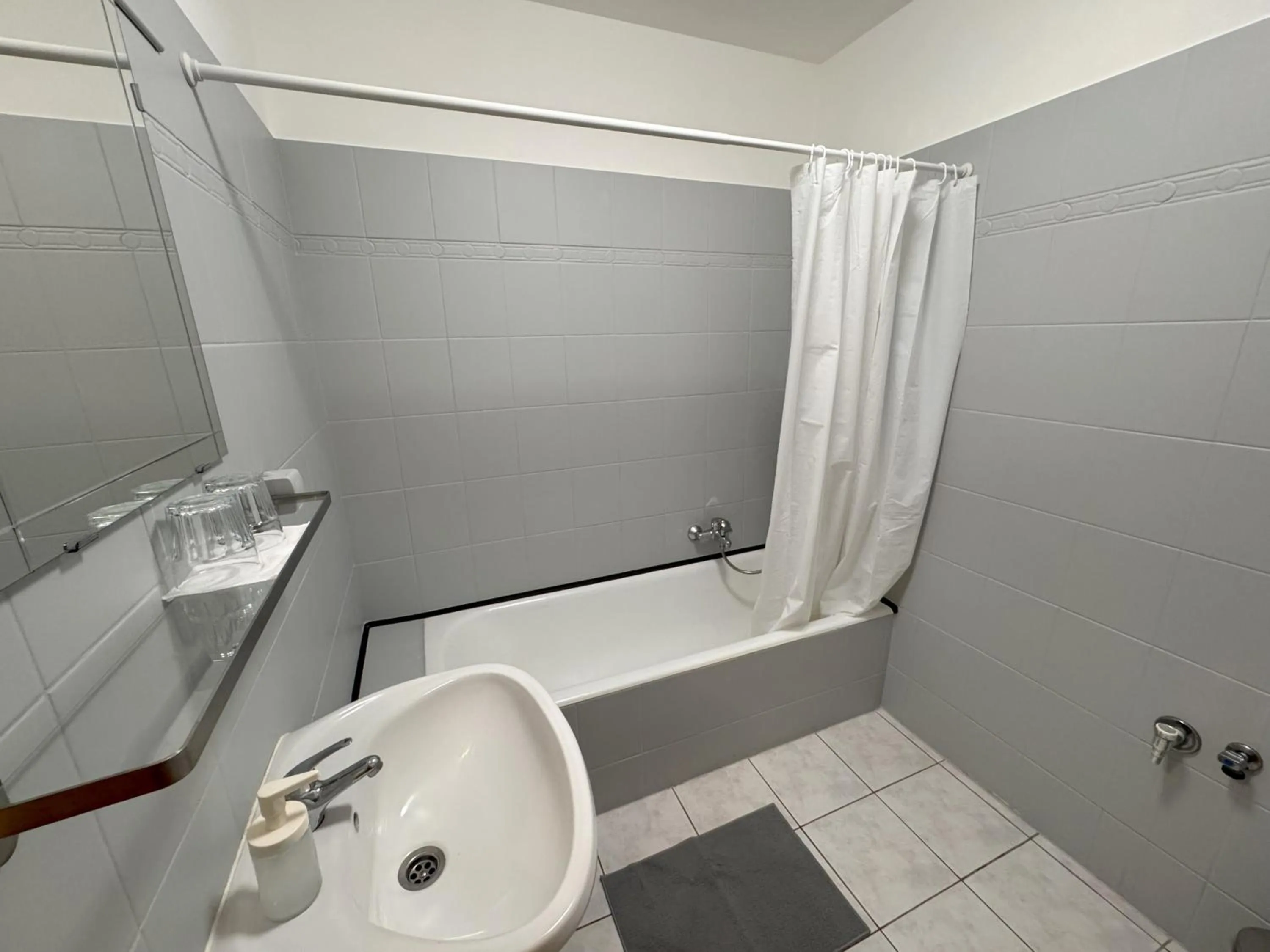 Bathroom in Omega Guesthouse Budapest