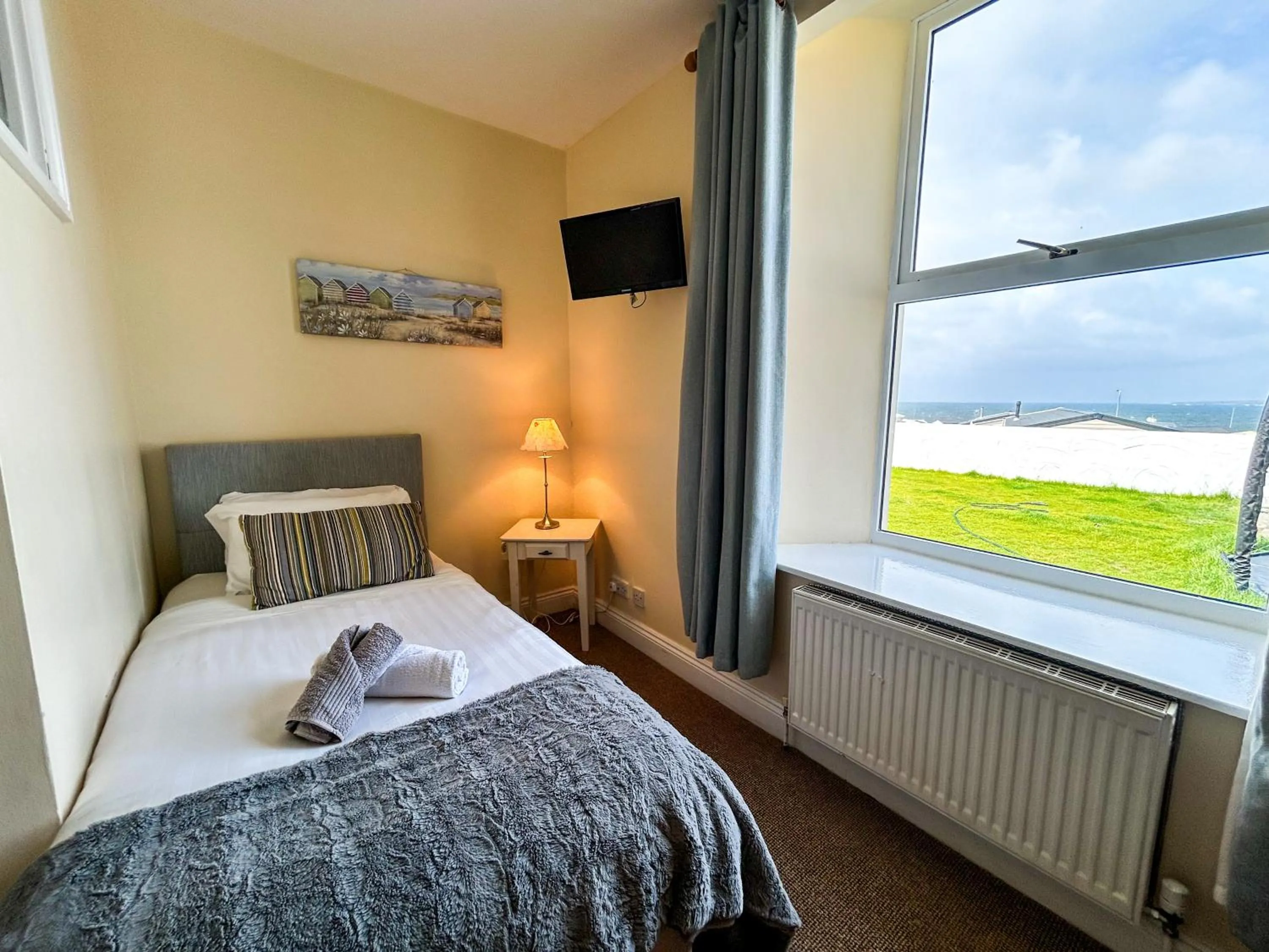Triple Room with Private Bathroom in Coach House Lodge