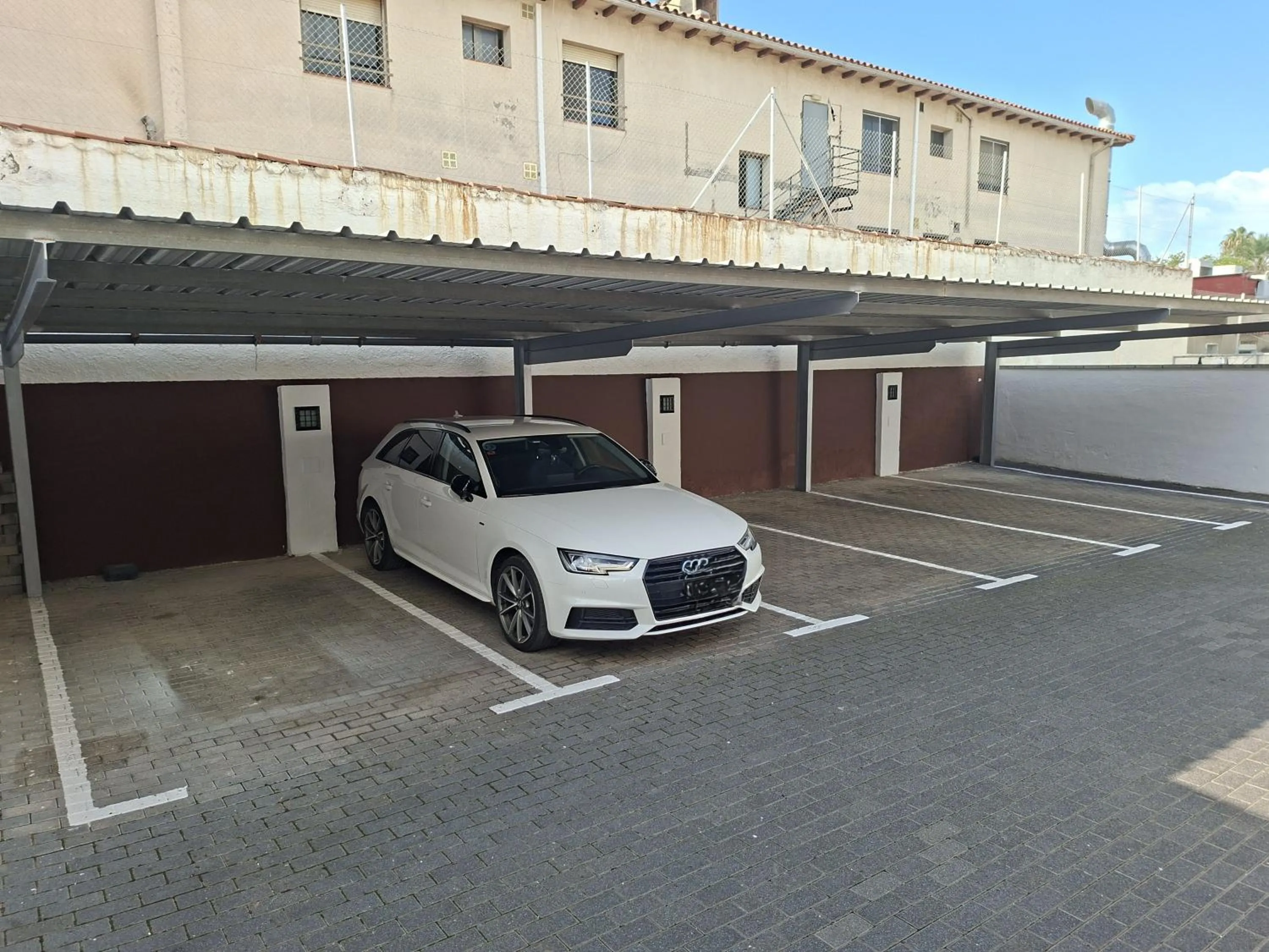 Parking in Hotel 139