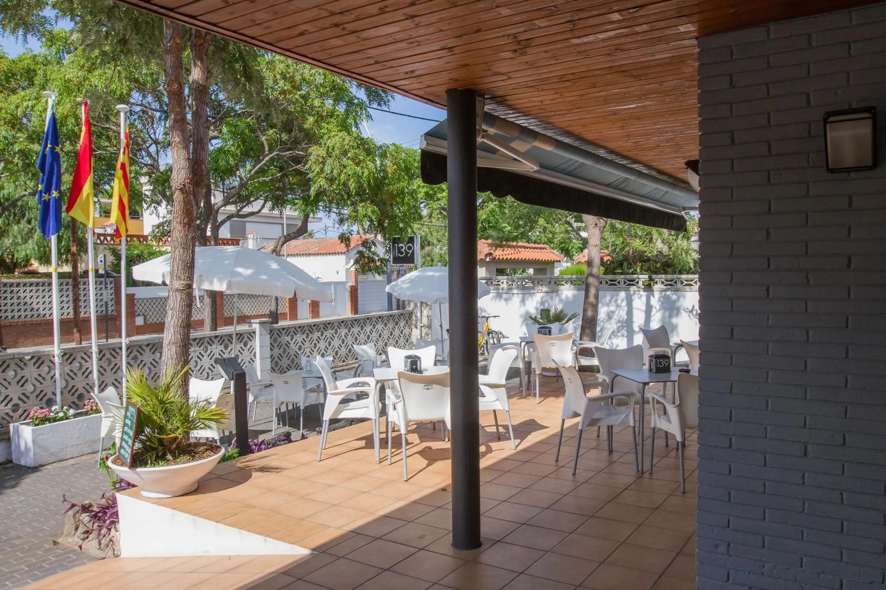 Facade/entrance in Hotel 139 Facade/entrance in Hotel 139