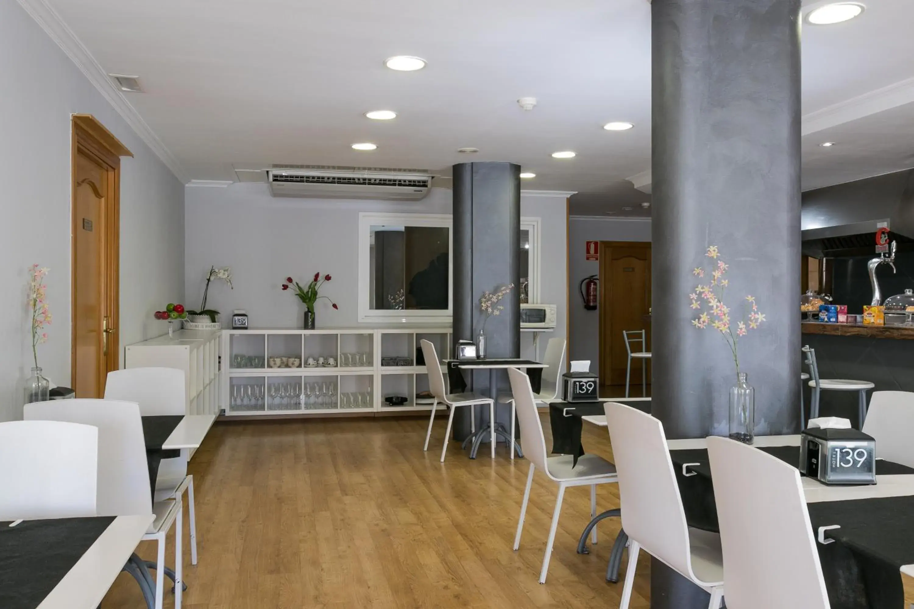 Lounge or bar in Hotel 139 Lounge or bar in Hotel 139