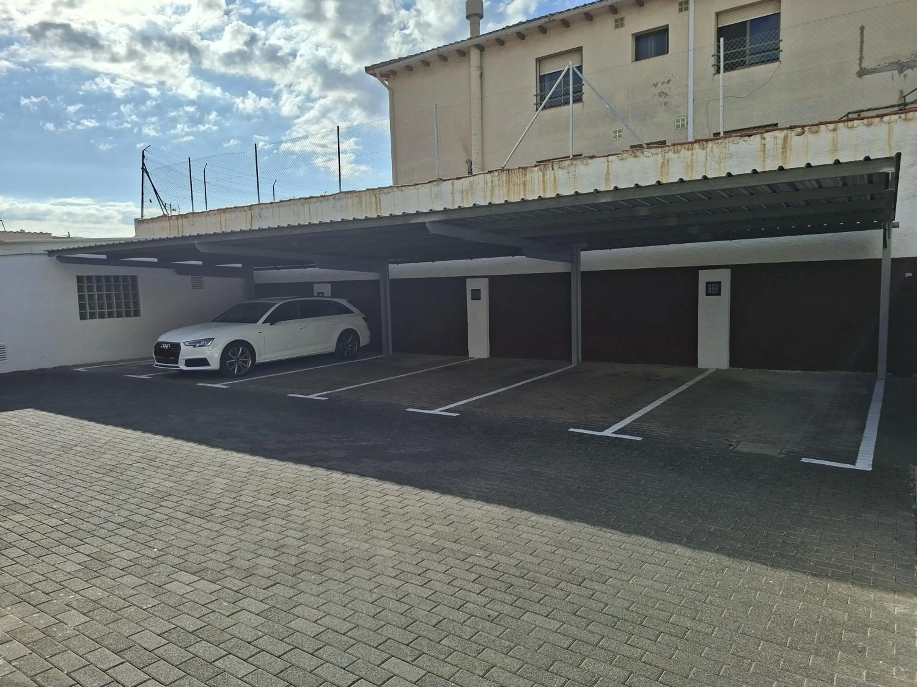 Parking in Hotel 139