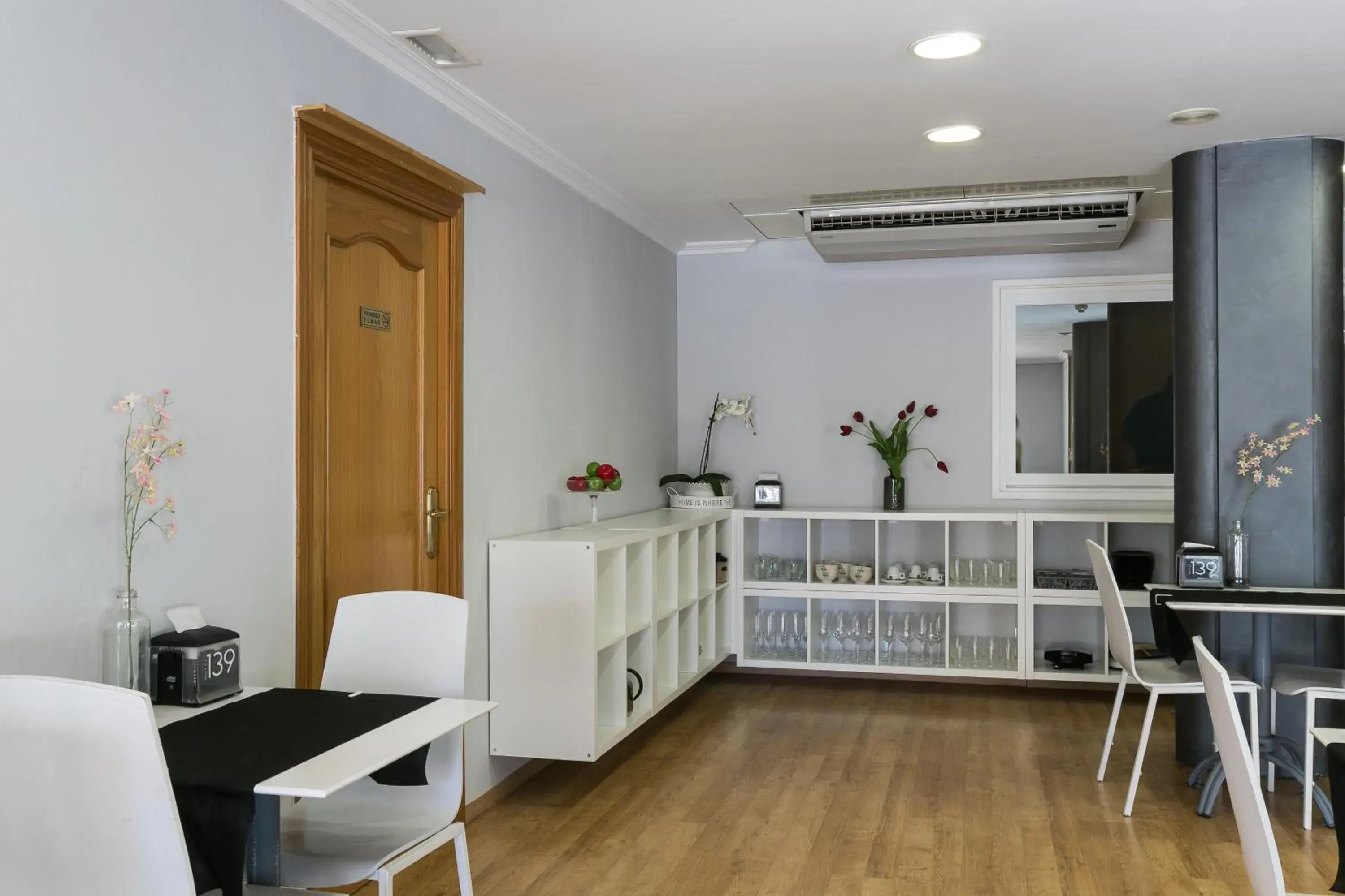 Restaurant/places to eat in Hotel 139 Restaurant/places to eat in Hotel 139