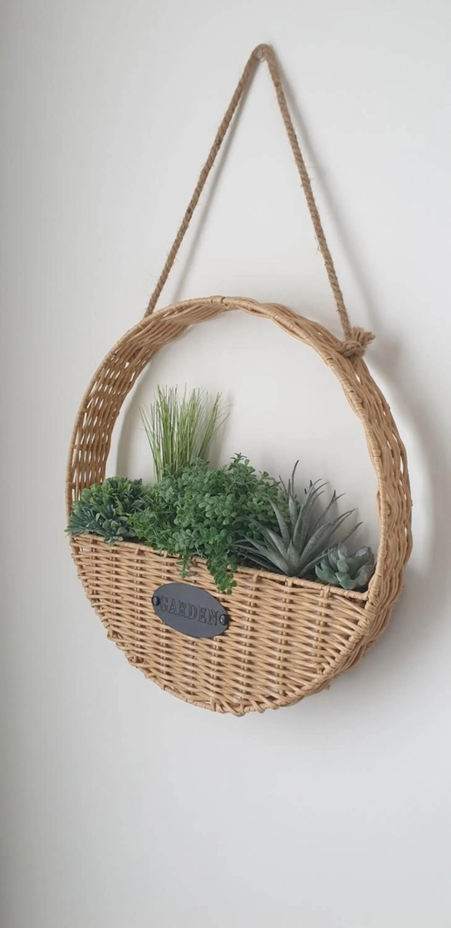 Decorative detail in 100 Contos