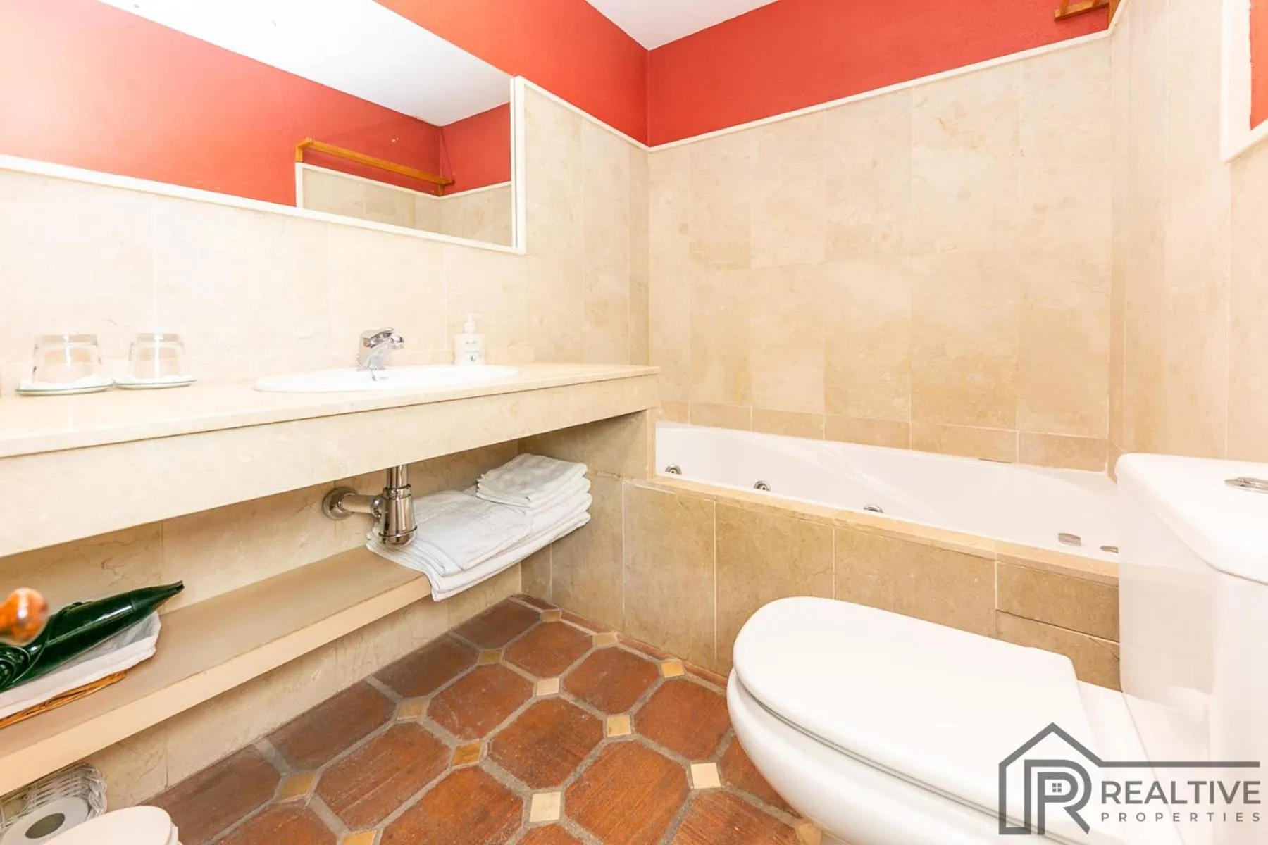 Shower in La Casa de la Iglesia