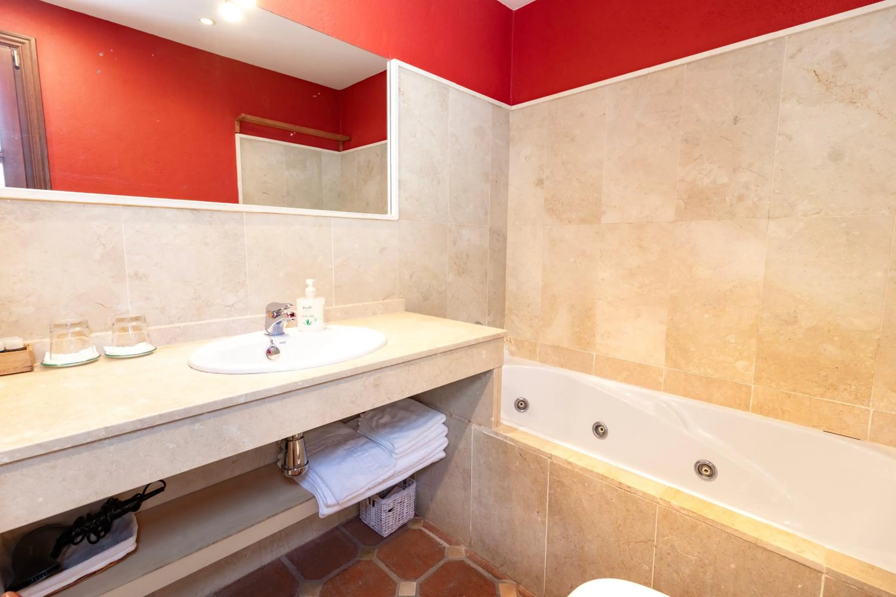 Hot Tub in La Casa de la Iglesia