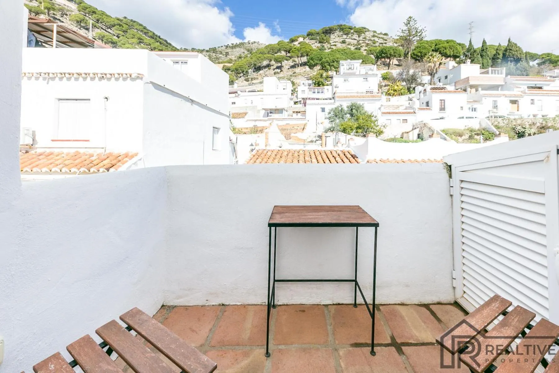 Day in La Casa de la Iglesia