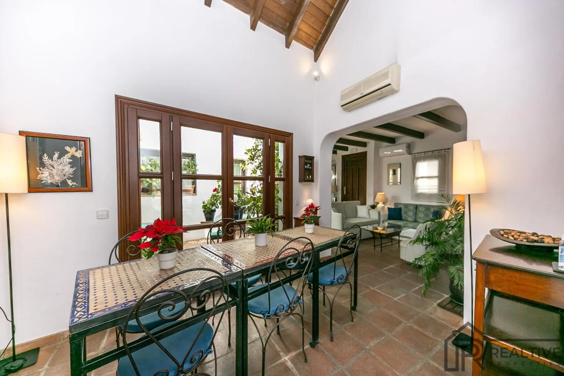 Restaurant/places to eat in La Casa de la Iglesia