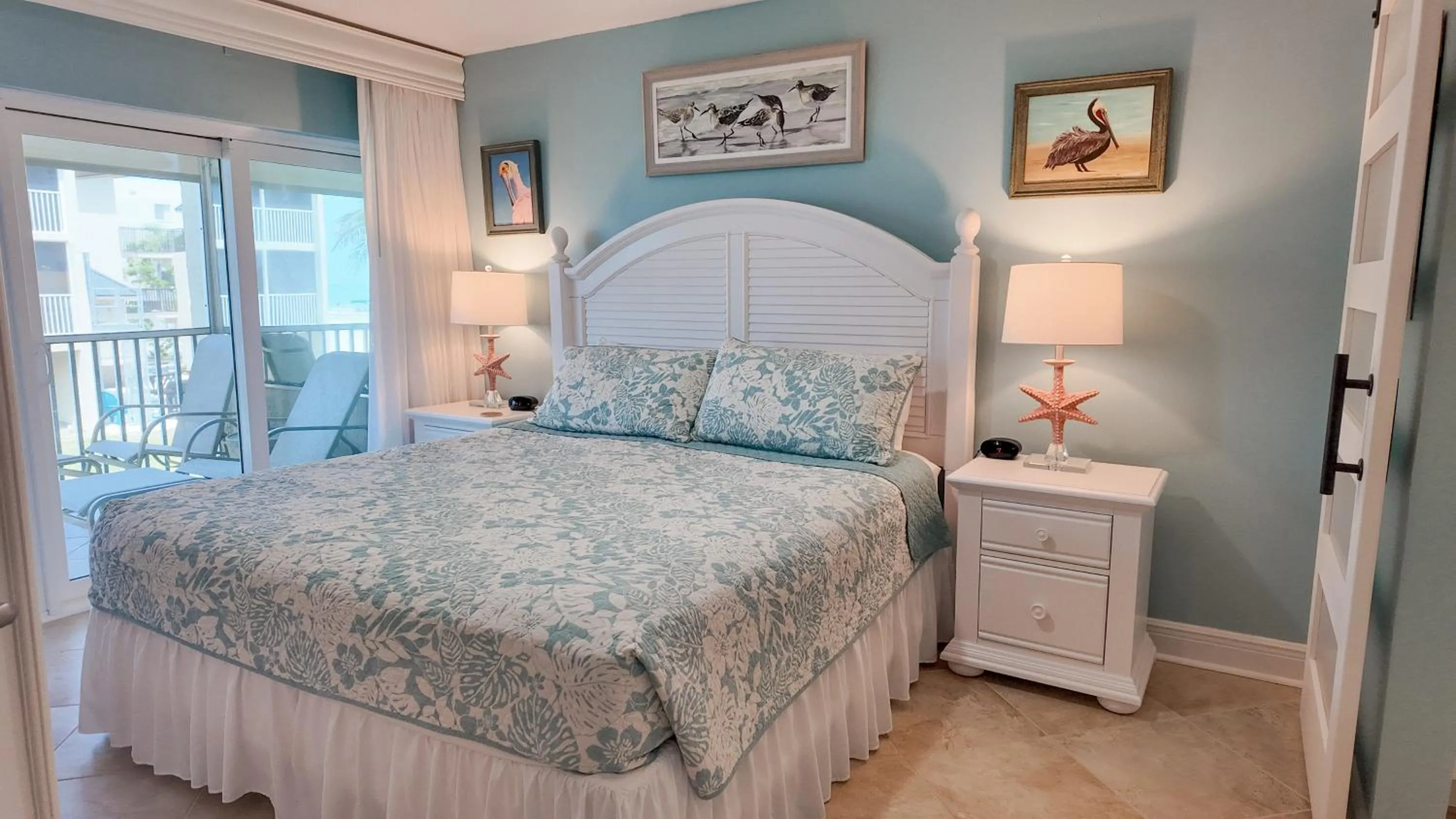 Photo of the whole room, Bed in Sanibel Siesta on the Beach