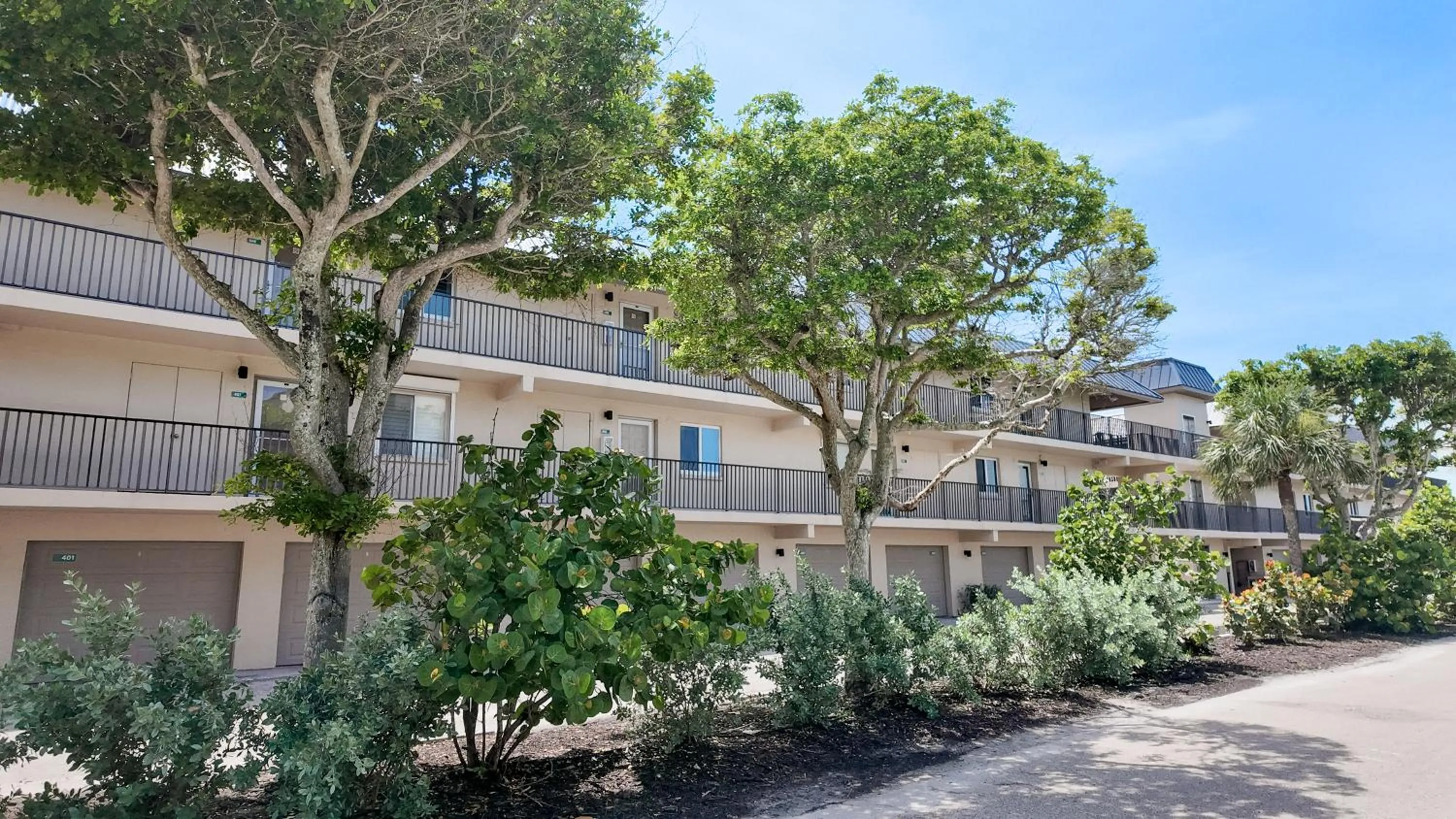 Property building in Sanibel Siesta on the Beach