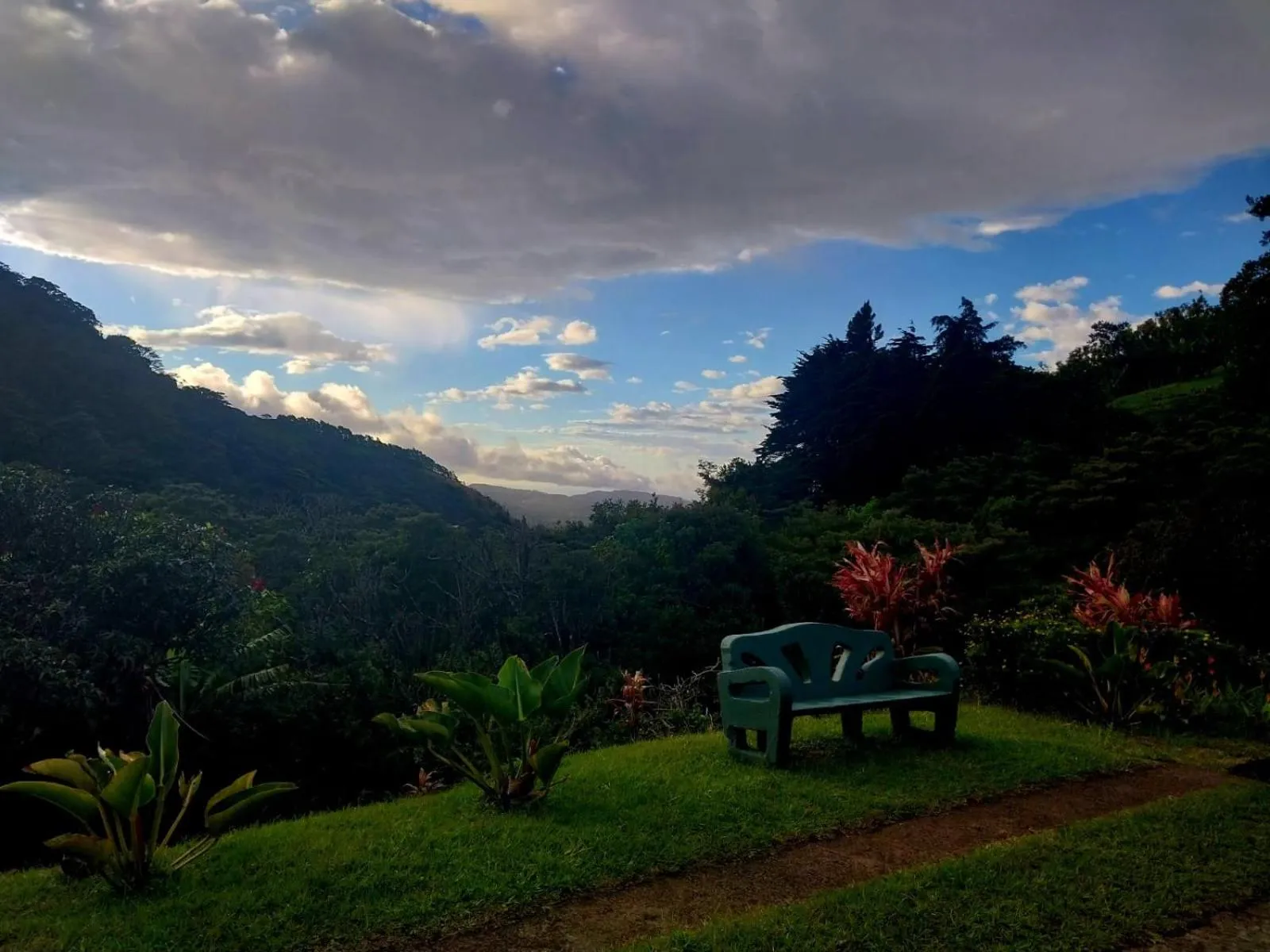 Mountain view in Belcruz family lodge