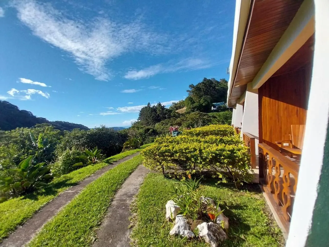 Photo of the whole room in Belcruz family lodge