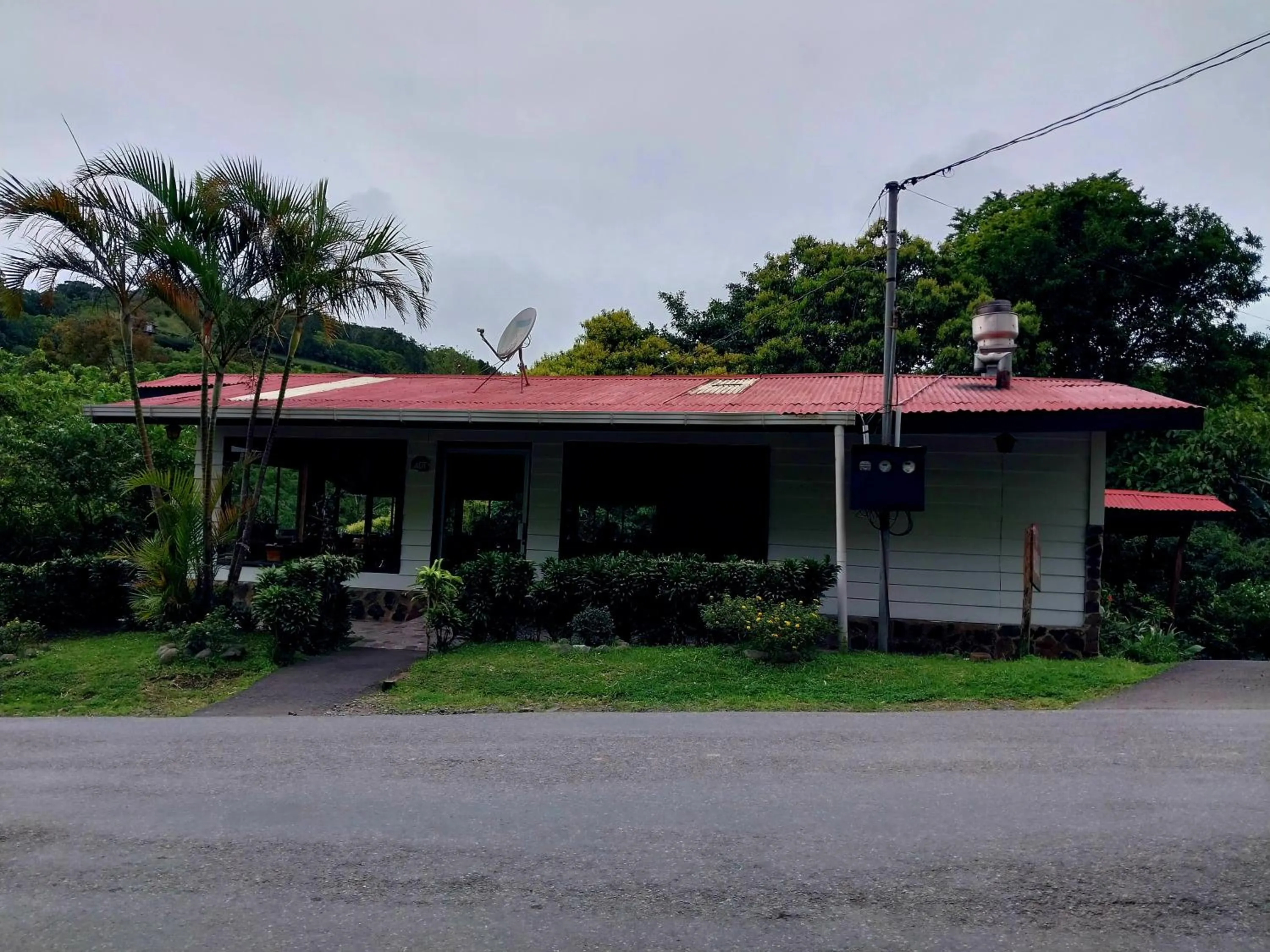 Restaurant/places to eat in Belcruz family lodge