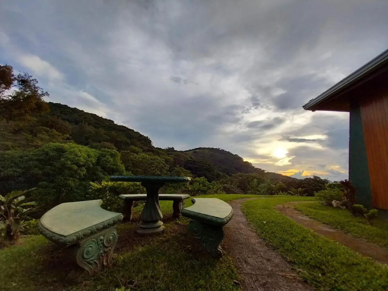 Mountain view in Belcruz family lodge