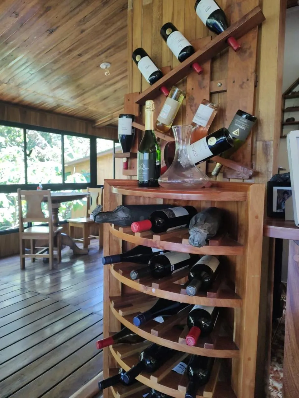 Restaurant/places to eat in Belcruz family lodge