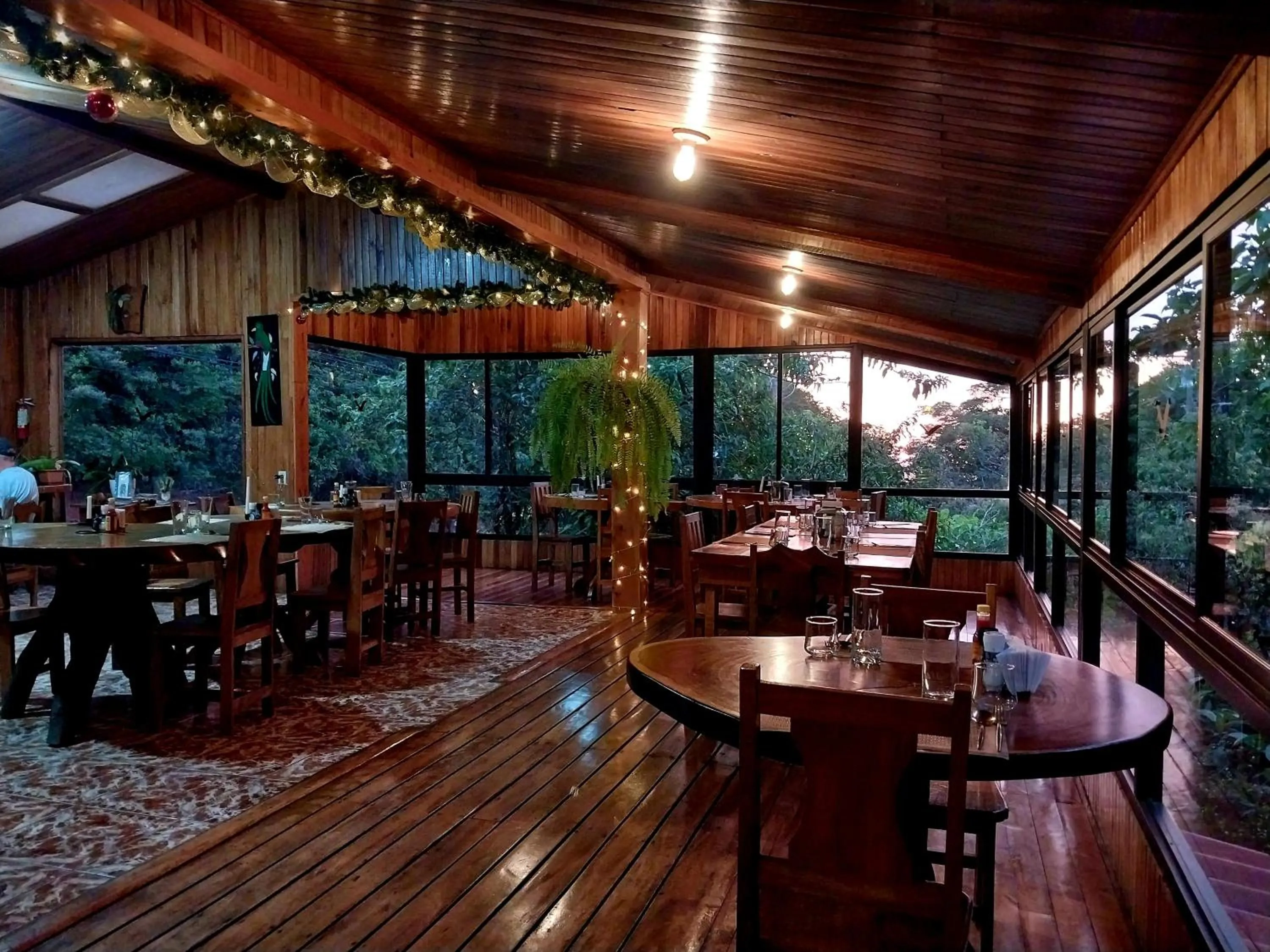 Restaurant/places to eat in Belcruz family lodge