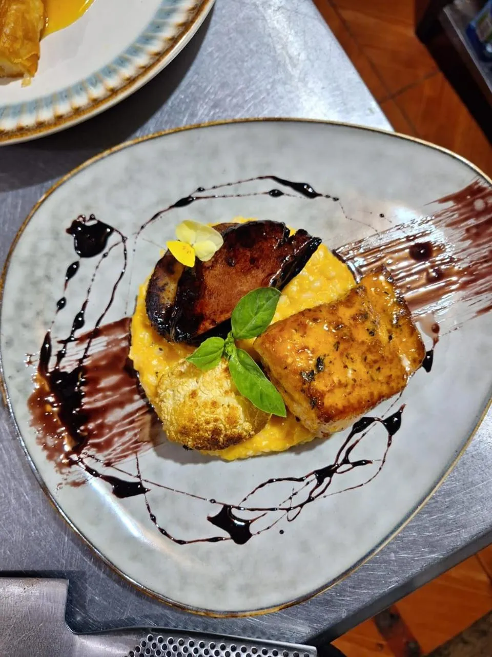 Restaurant/places to eat in Belcruz family lodge