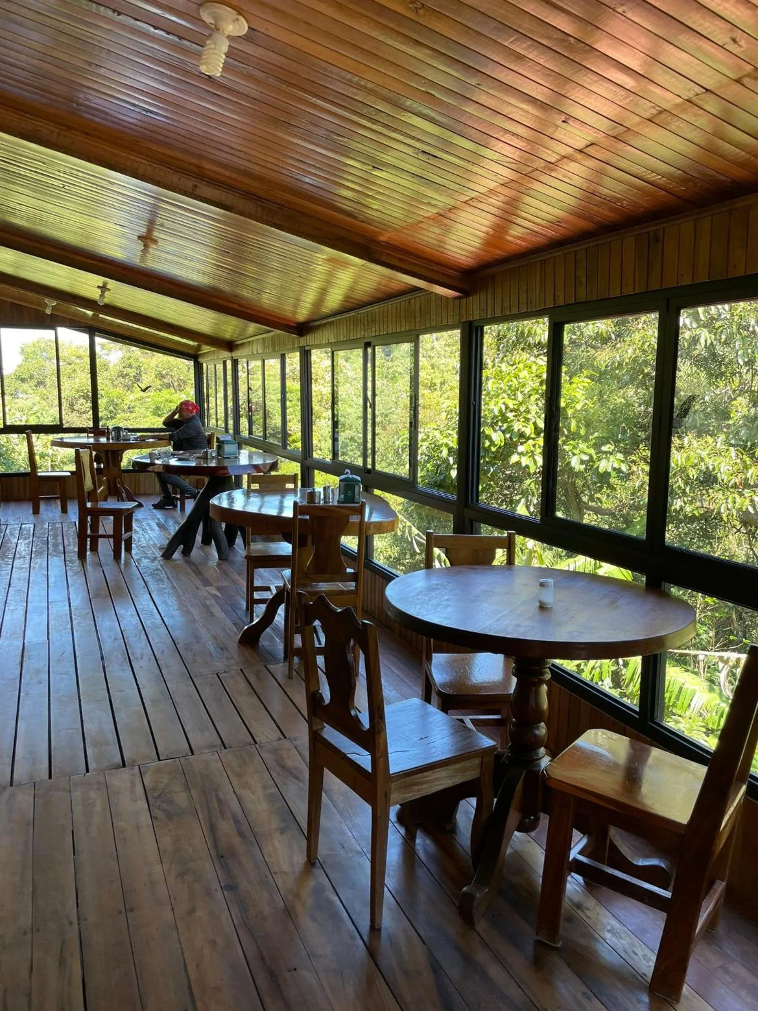 Restaurant/places to eat in Belcruz family lodge