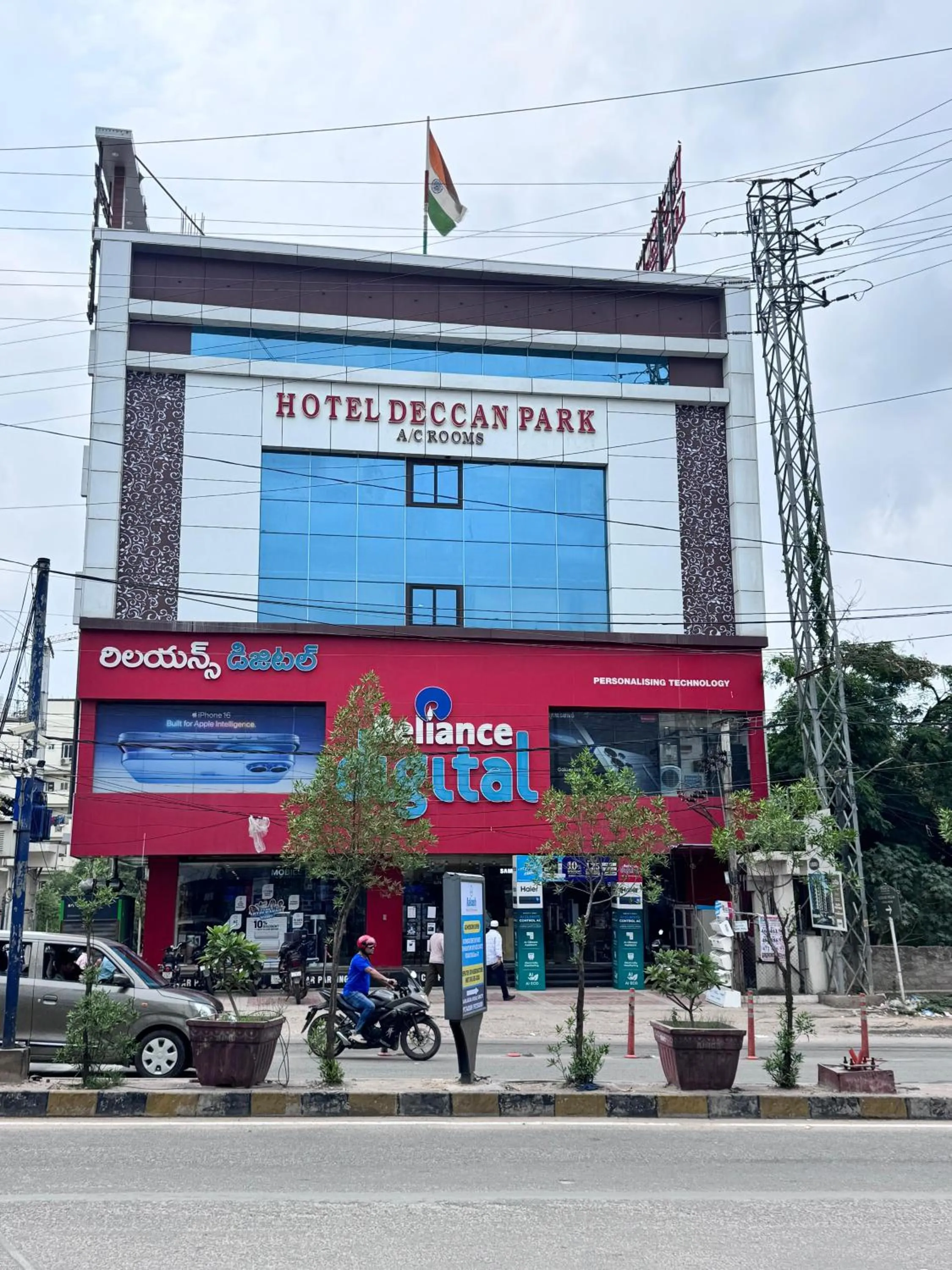 Property building in Hotel Deccan Park